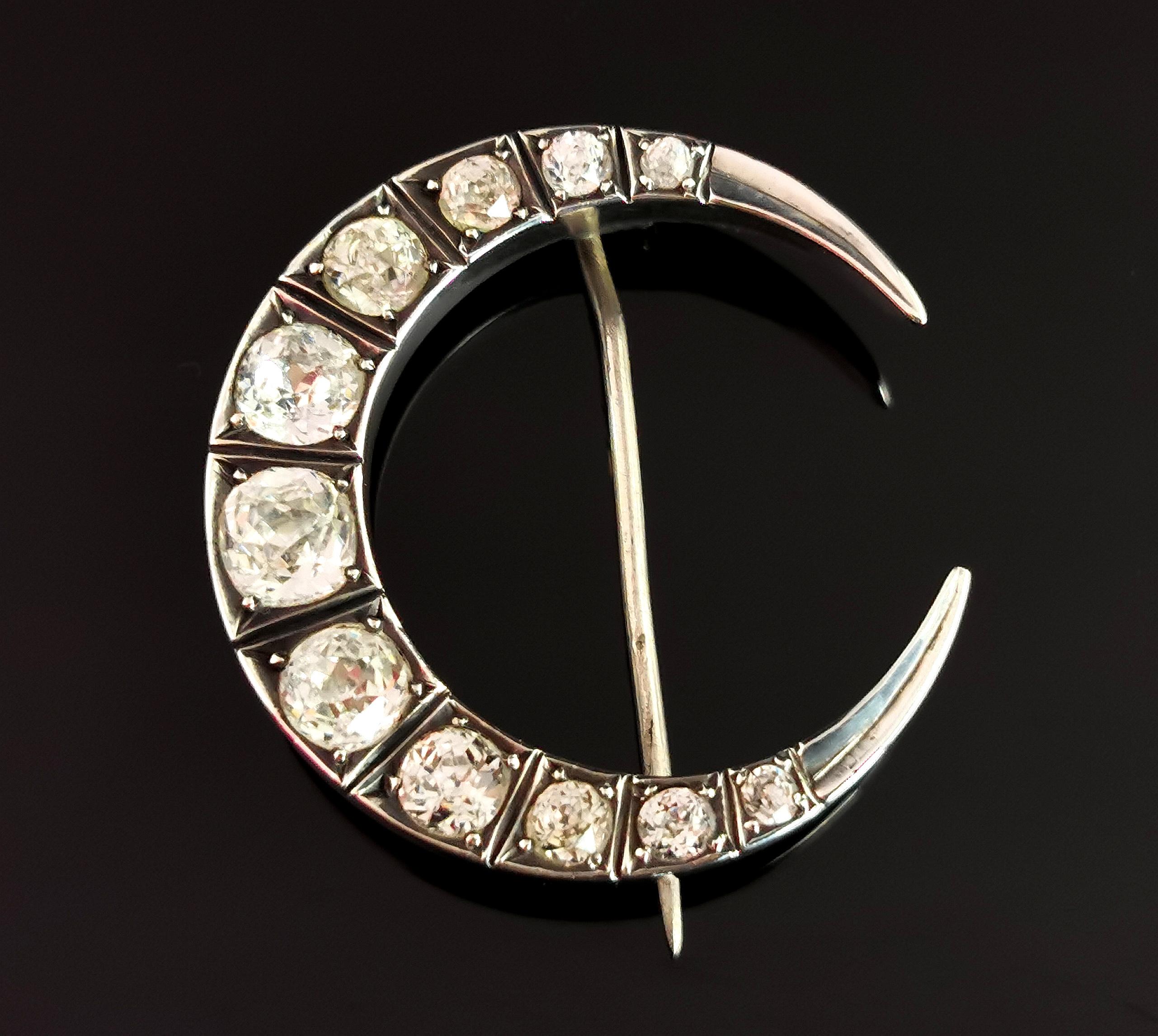 A very pretty late Victorian, silver and paste crescent brooch.

A beautiful chunky curved moon set with pretty sparkling paste stones, resembling diamond with plenty of sparkle.

Paste jewellery despite being used as a low cost substitute for