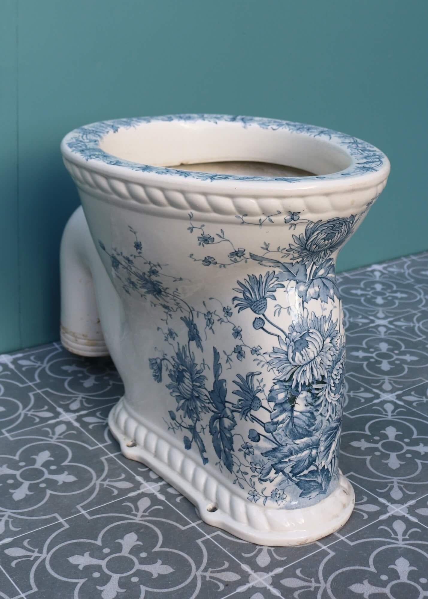 This English ‘Waterfall’ antique Victorian toilet or WC is perfect for a vintage cloakroom or period style restroom. Dating from the 1890s, it is over 130 years old and is in good condition, detailed with beautiful blue and white transfer print