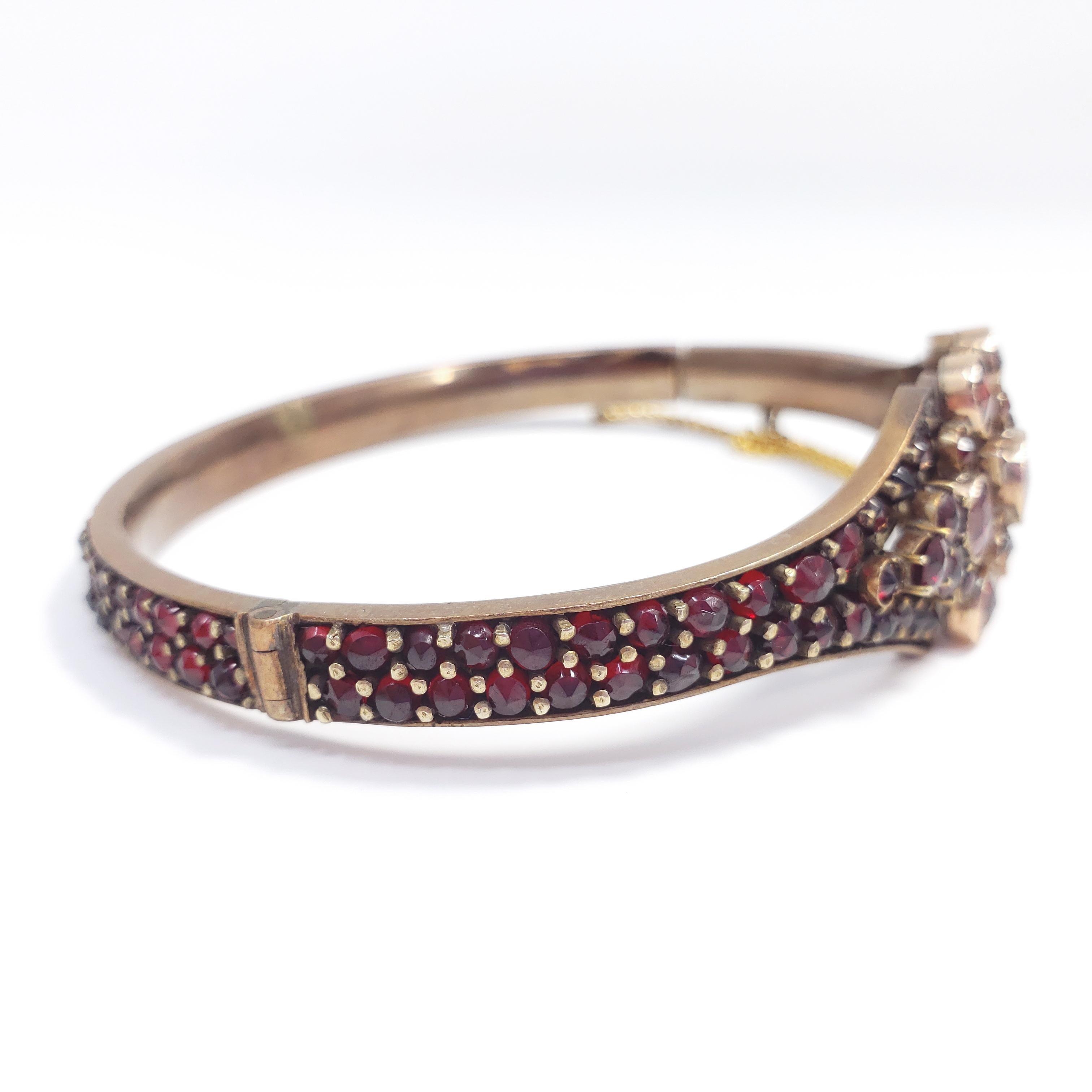 Antique Victorian Pave Garnet Hinged Bangle Bracelet in Sterling Silver In Good Condition For Sale In Milford, DE