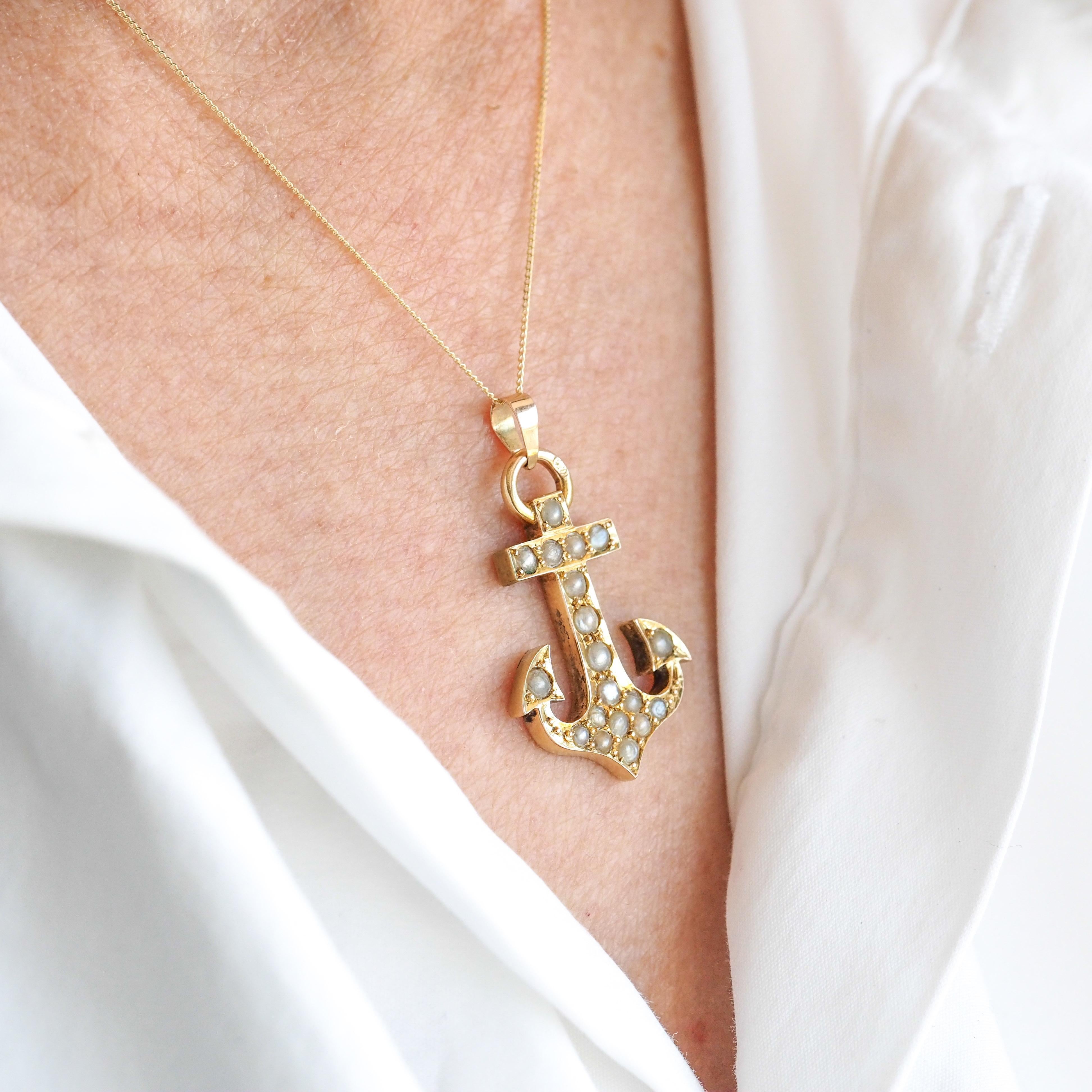 We are delighted to offer this endearing antique Victorian anchor shaped pendant necklace made c.1900.

The pendant is made from 15ct gold and has a wonderful 'buttery' yellow gold tone that exudes Victorian elegance and opulence.

Distinctly