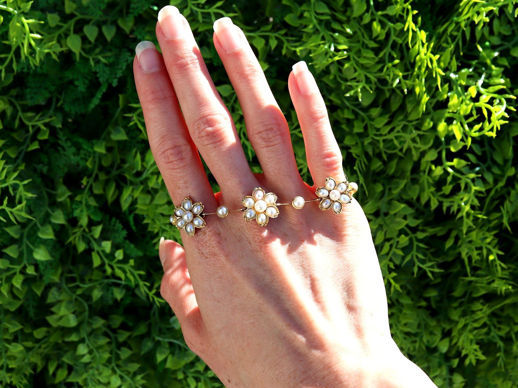 Un superbe ensemble de bracelet/collier victorien ancien en perles et or jaune 18 carats ; faisant partie de notre collection de bijoux anciens en perles.

Ces bracelets victoriens étonnants, fins et impressionnants ont été fabriqués en or jaune 18
