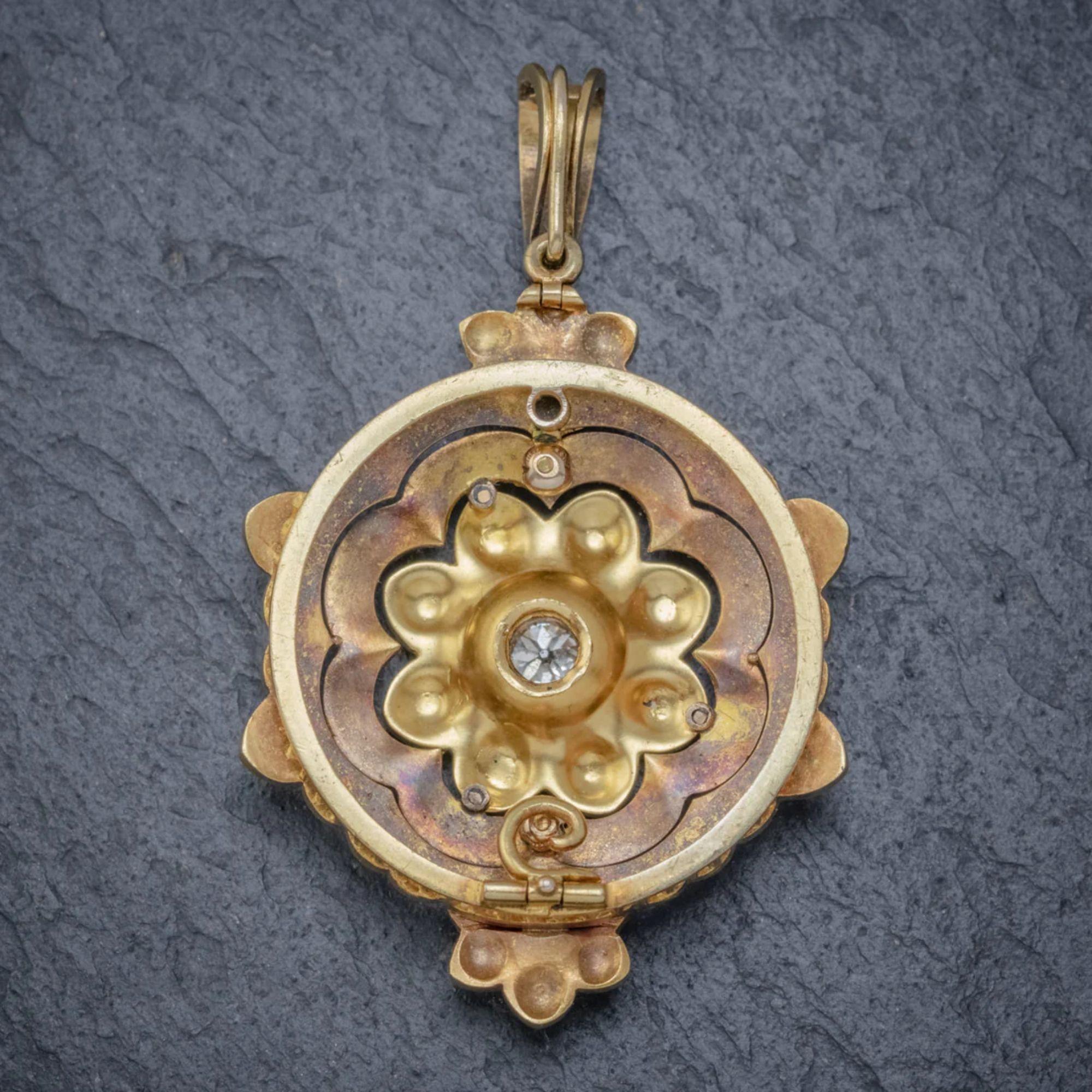 A remarkable antique flower pendant from the late Victorian era decorated with an abundance of lustrous, white pearls in various sizes and a 0.30ct old cushion cut diamond sparkling at its heart.

The gallery has been modelled expertly in solid 18ct