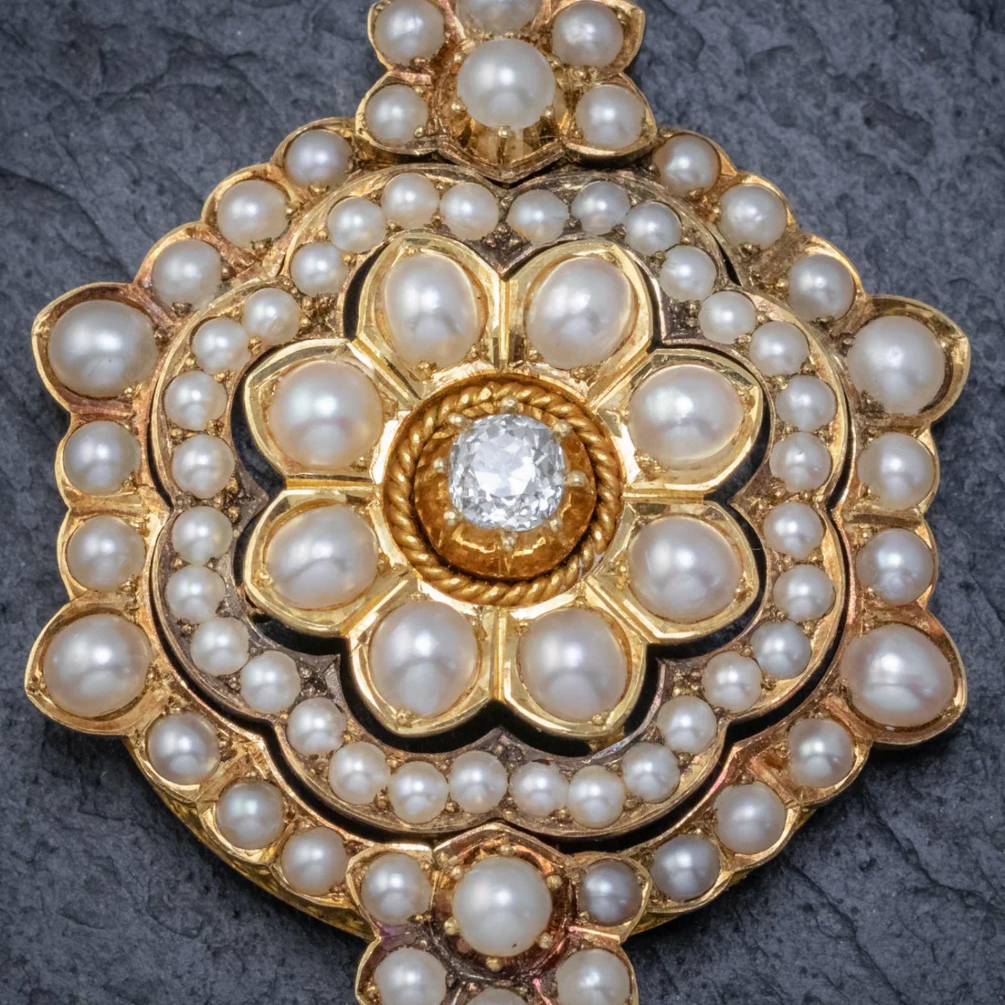 Antique Victorian Pearl Diamond Flower Pendant 18 Carat Gold, circa 1900 In Good Condition For Sale In Kendal, GB