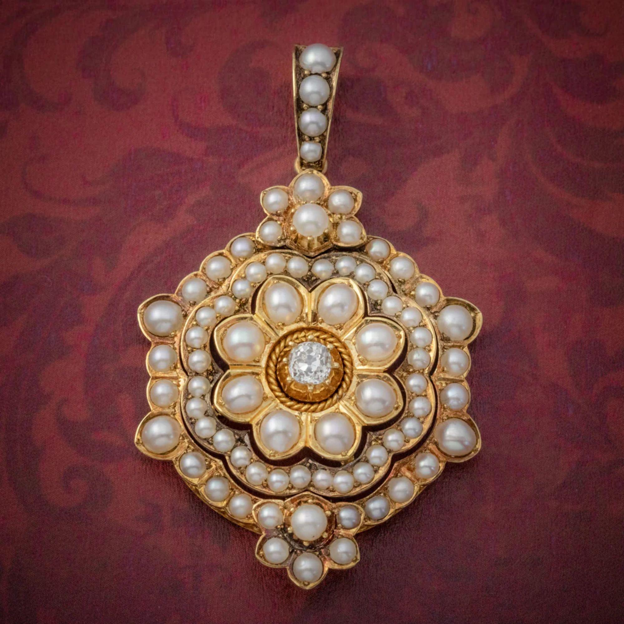 Antique Victorian Pearl Diamond Flower Pendant 18 Carat Gold, circa 1900 For Sale 1