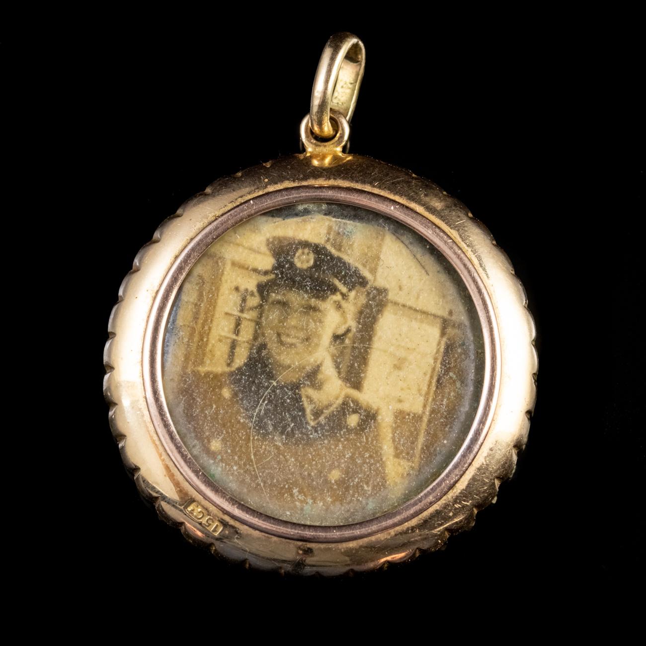 Antique Victorian Pearl Double Side Photo Locket Pendant 15 Carat Gold In Good Condition For Sale In Lancaster, Lancashire