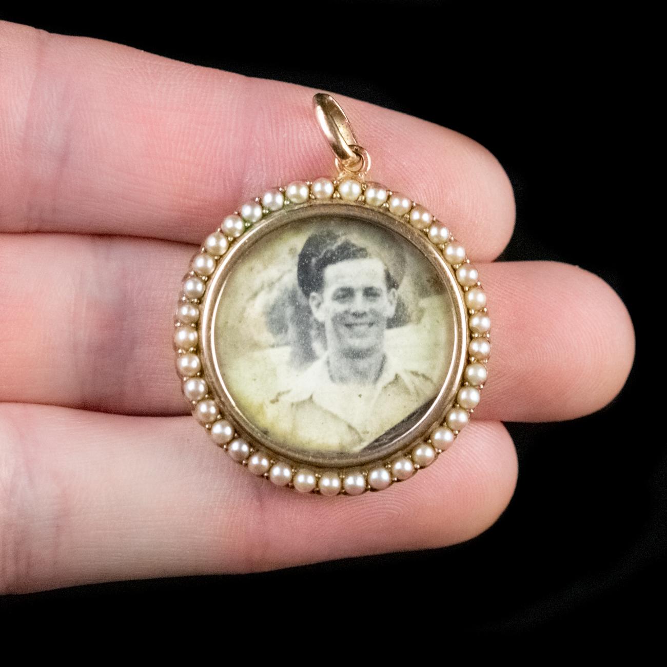 Antique Victorian Pearl Double Side Photo Locket Pendant 15 Carat Gold For Sale 1