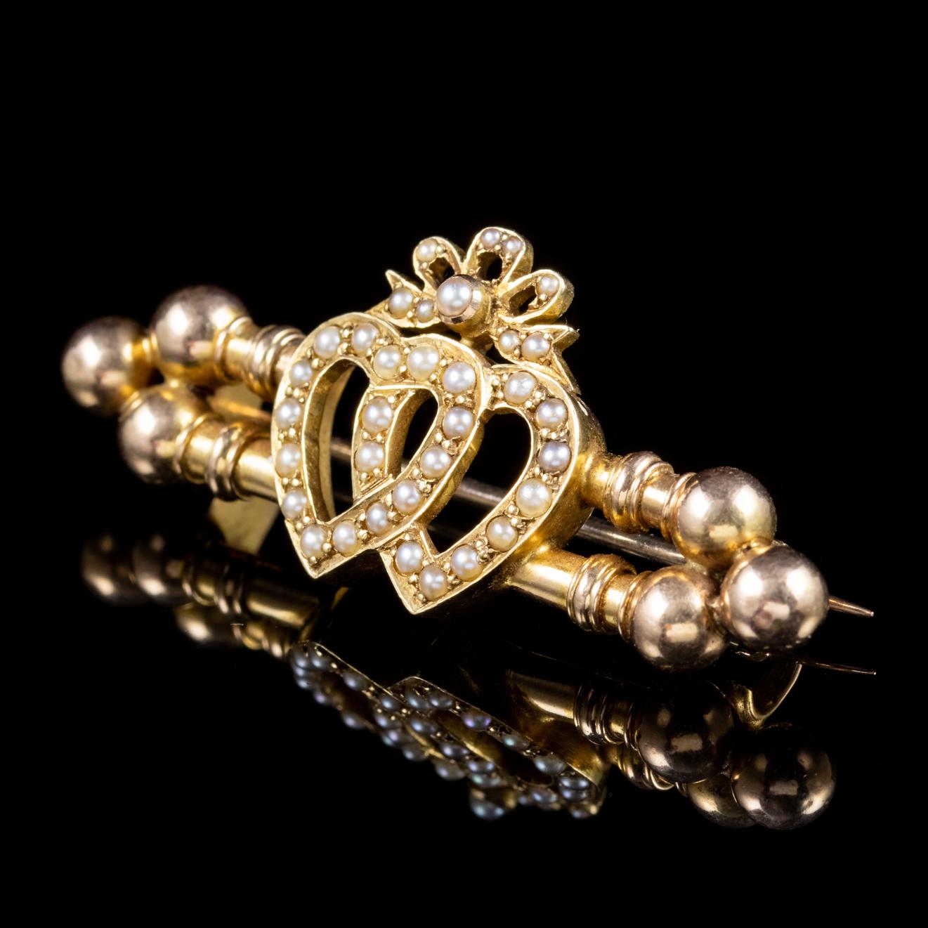 Antique Victorian Pearl Entwined Heart Brooch 18 Carat Gold, circa 1900 In Good Condition For Sale In Lancaster, Lancashire