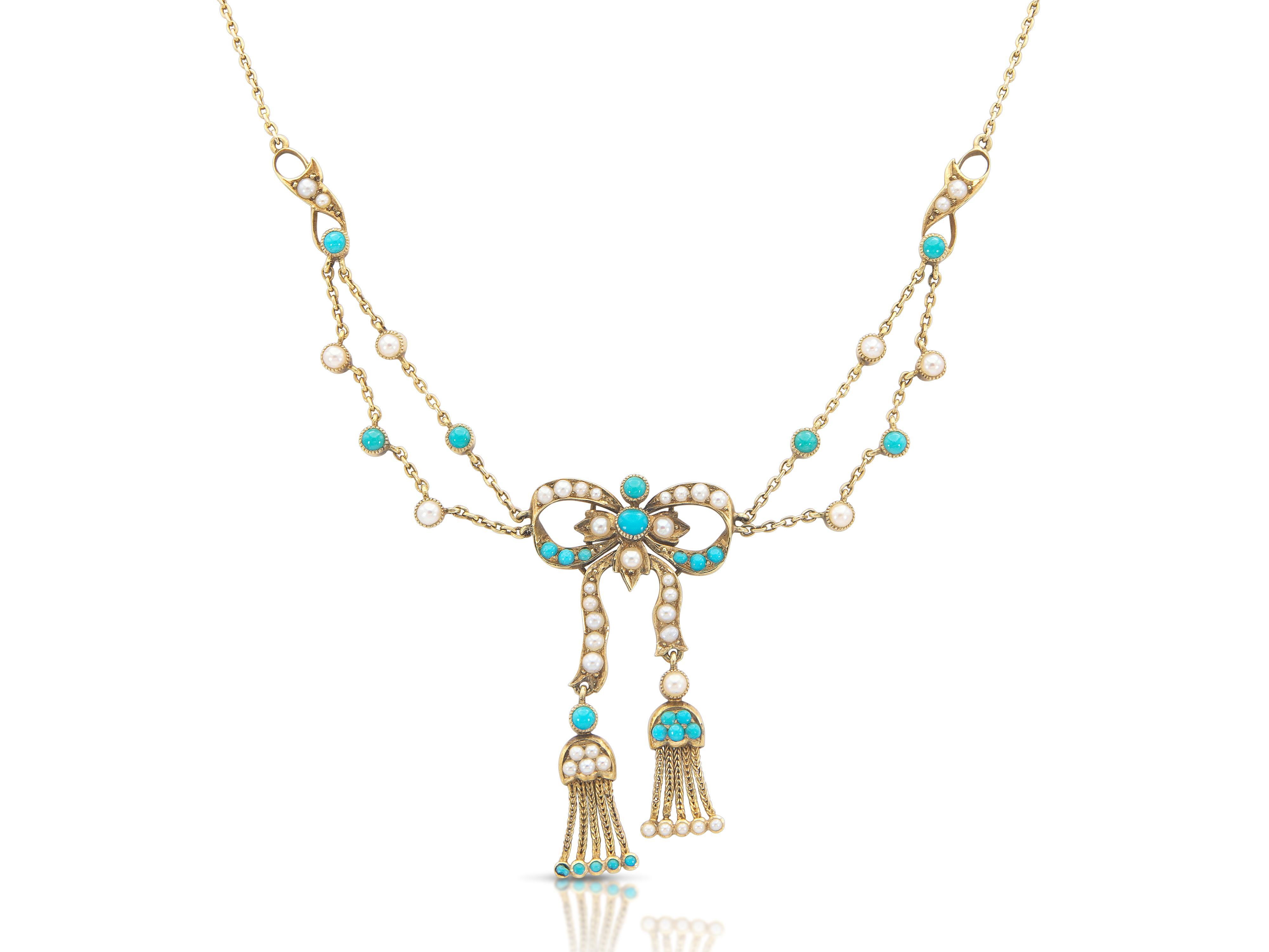 Fein gearbeitet in 15k Gelbgold mit Türkis und Perlen.
CIRCA Ende 1800
15 Zoll lang