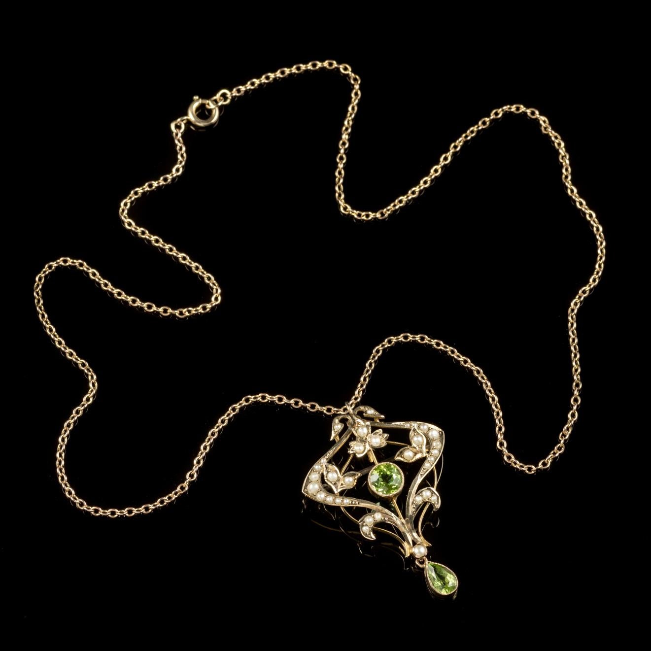 Antique Victorian Pendant Necklace Peridot Pearl 9 Carat Gold, circa 1900 2