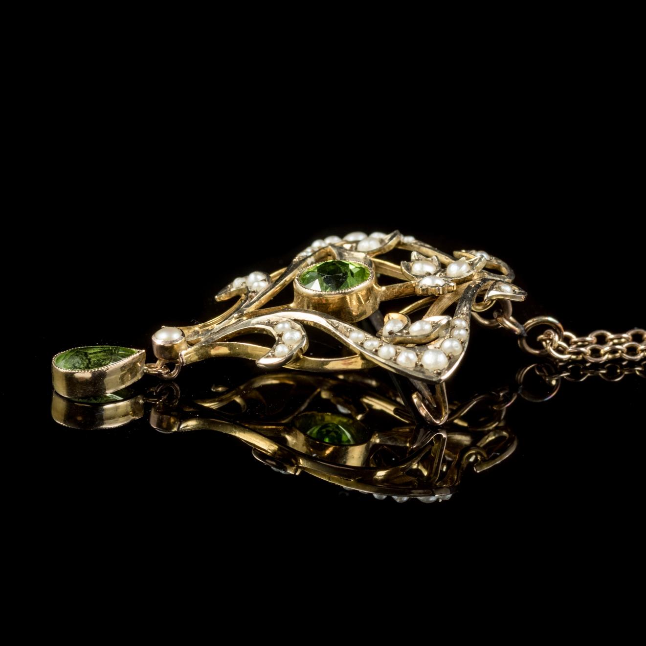Antique Victorian Pendant Necklace Peridot Pearl 9 Carat Gold, circa 1900 3