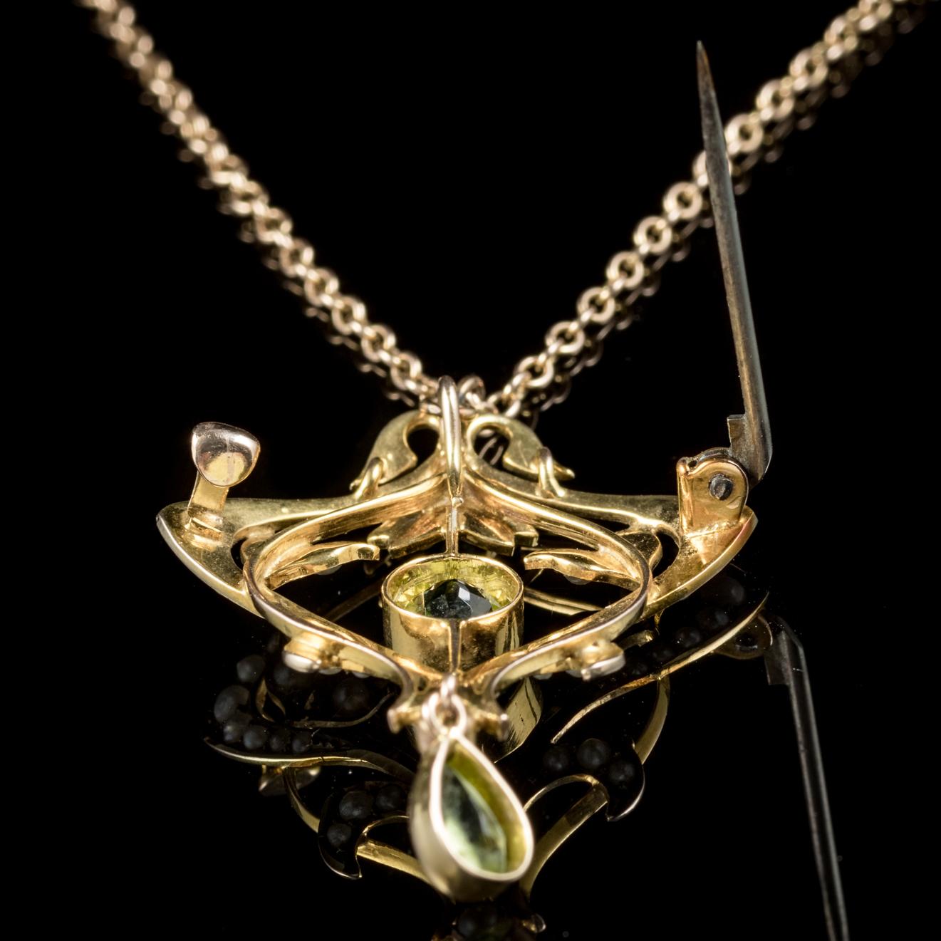 Antique Victorian Pendant Necklace Peridot Pearl 9 Carat Gold, circa 1900 4
