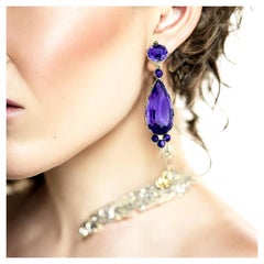 Antike viktorianische Ohrringe im viktorianischen Anhänger-Stil aus feinem Amethyst und Gelbgold, um 1880.