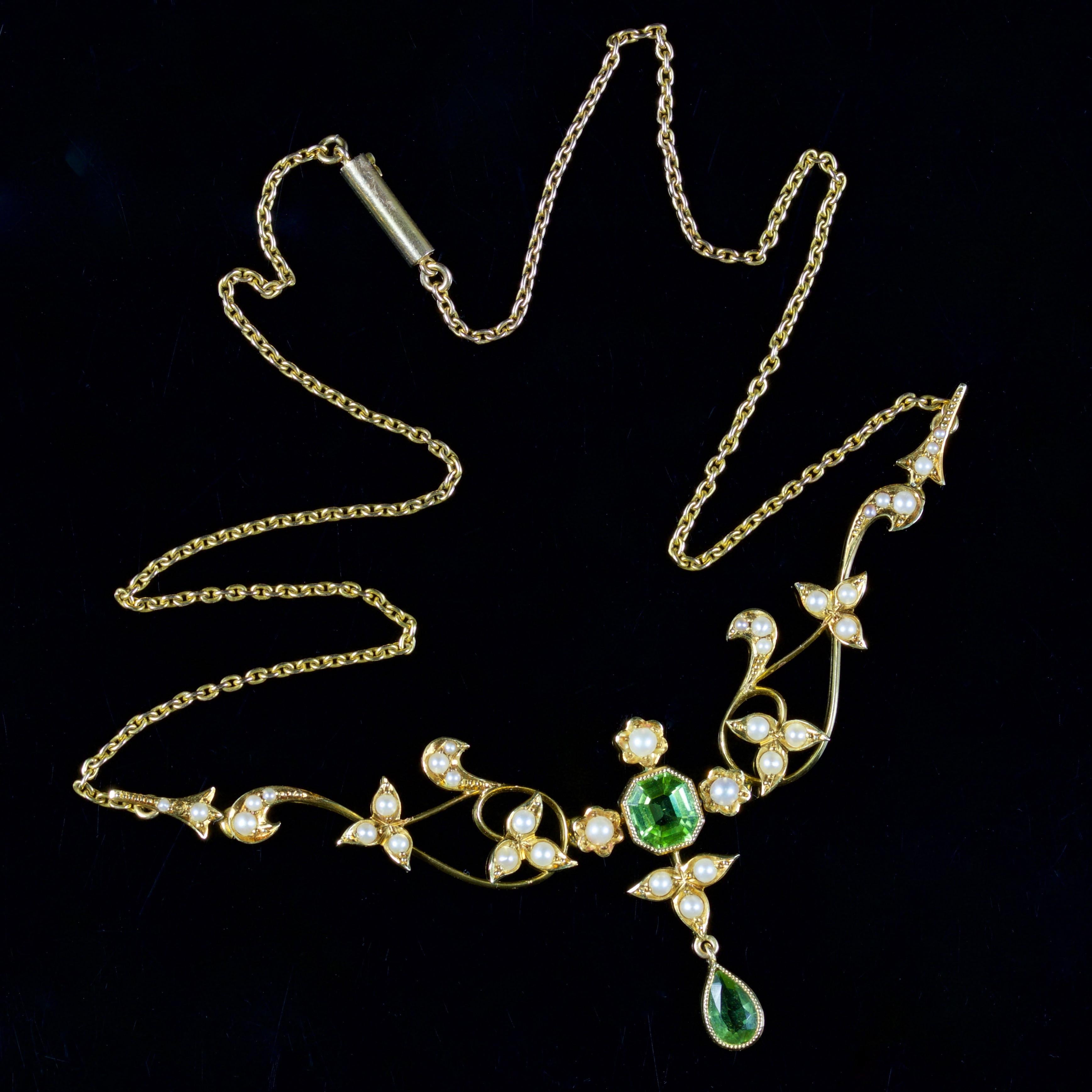 Antique Victorian Peridot Pearl Necklace 15 Carat, circa 1900 In Excellent Condition For Sale In Lancaster, Lancashire