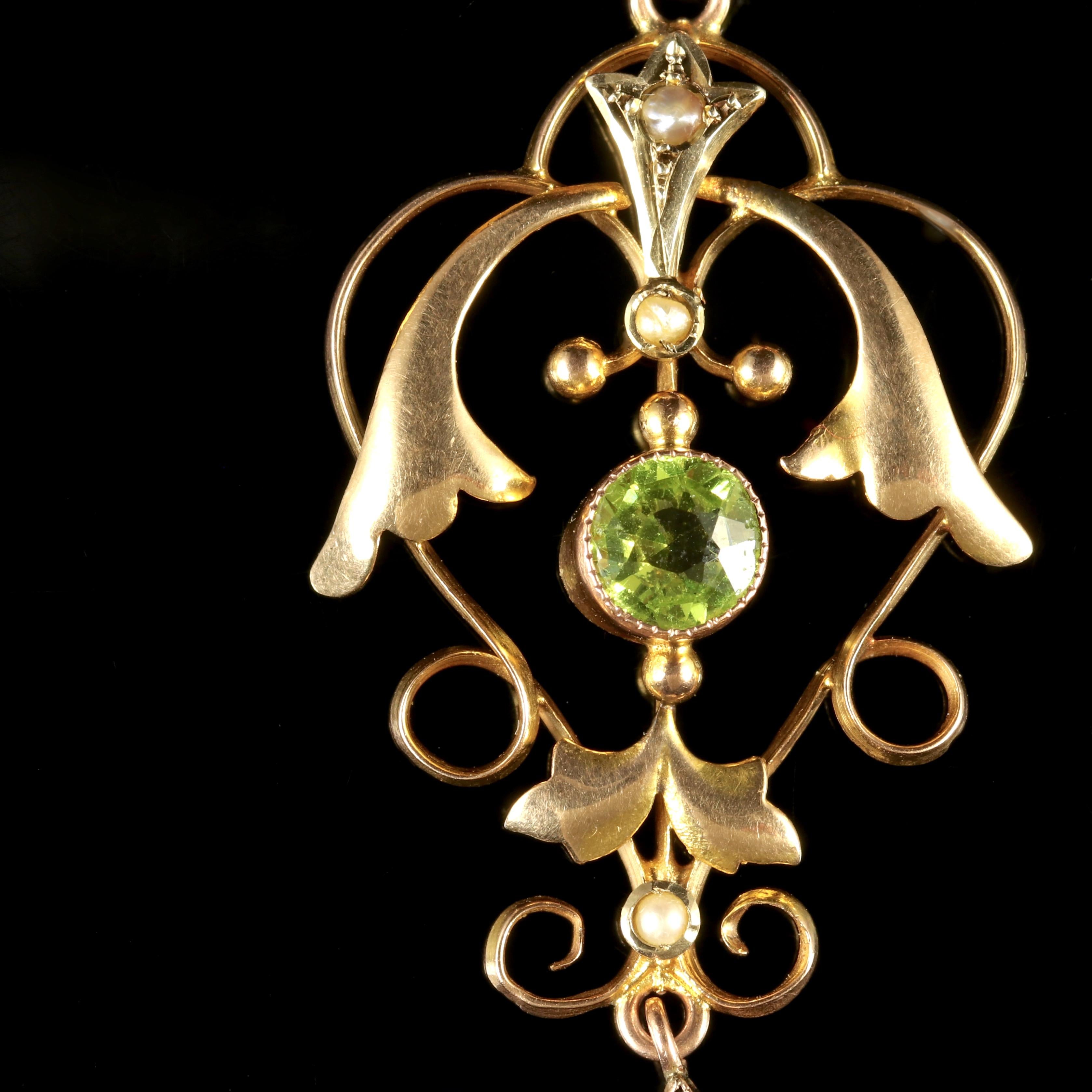 This elegant 9ct Victorian pendant is, Circa 1900.

The pendant is set with a lovely rich, olive green Peridot in the centre, and a pretty Peridot dropper.

The pendant is adorned with Pearls nestled in-between the floral like gallery.

The central