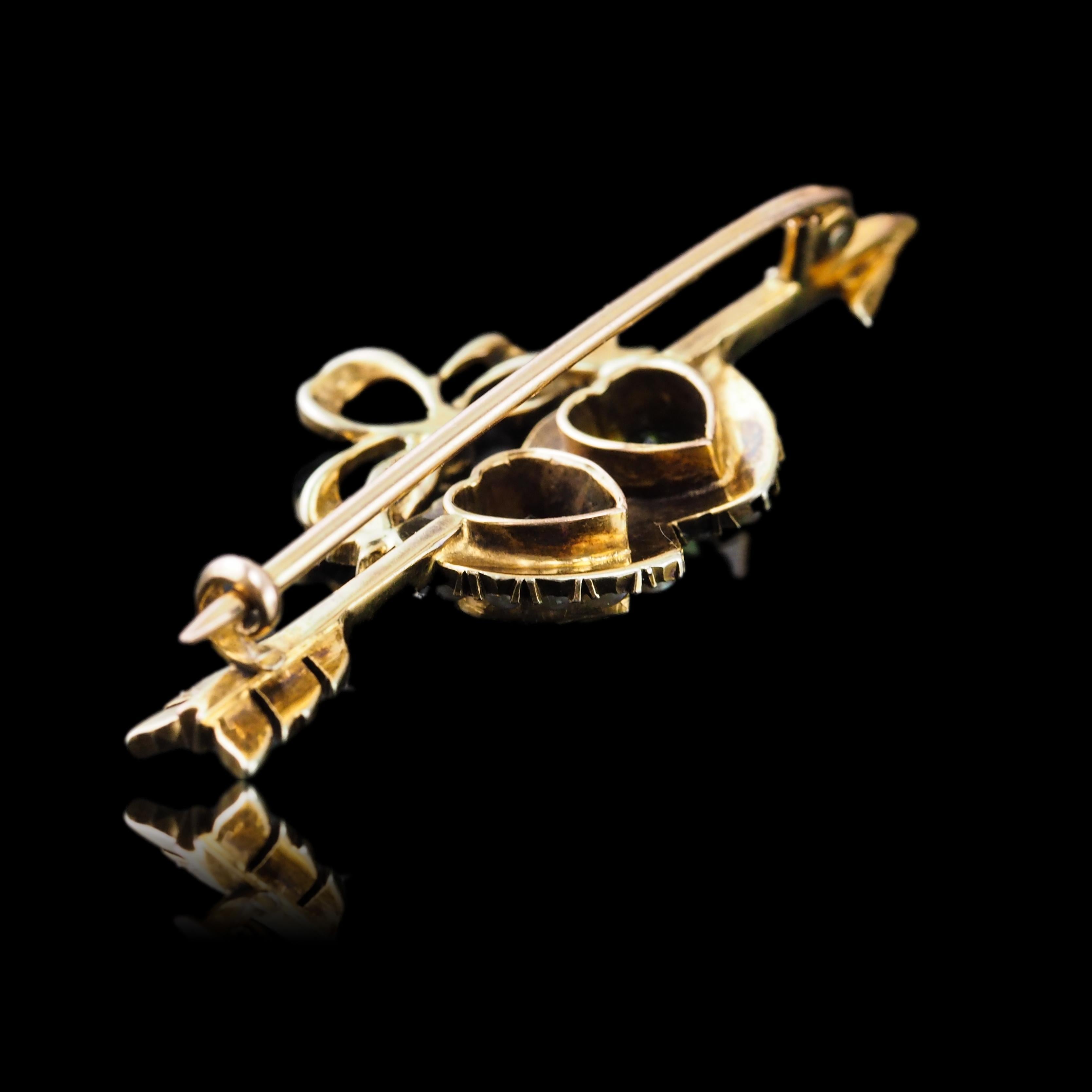 Antiguo Broche Victoriano Flecha Corazón Gemelo Peridoto y Perla Oro 9K - c.1900 en venta 7