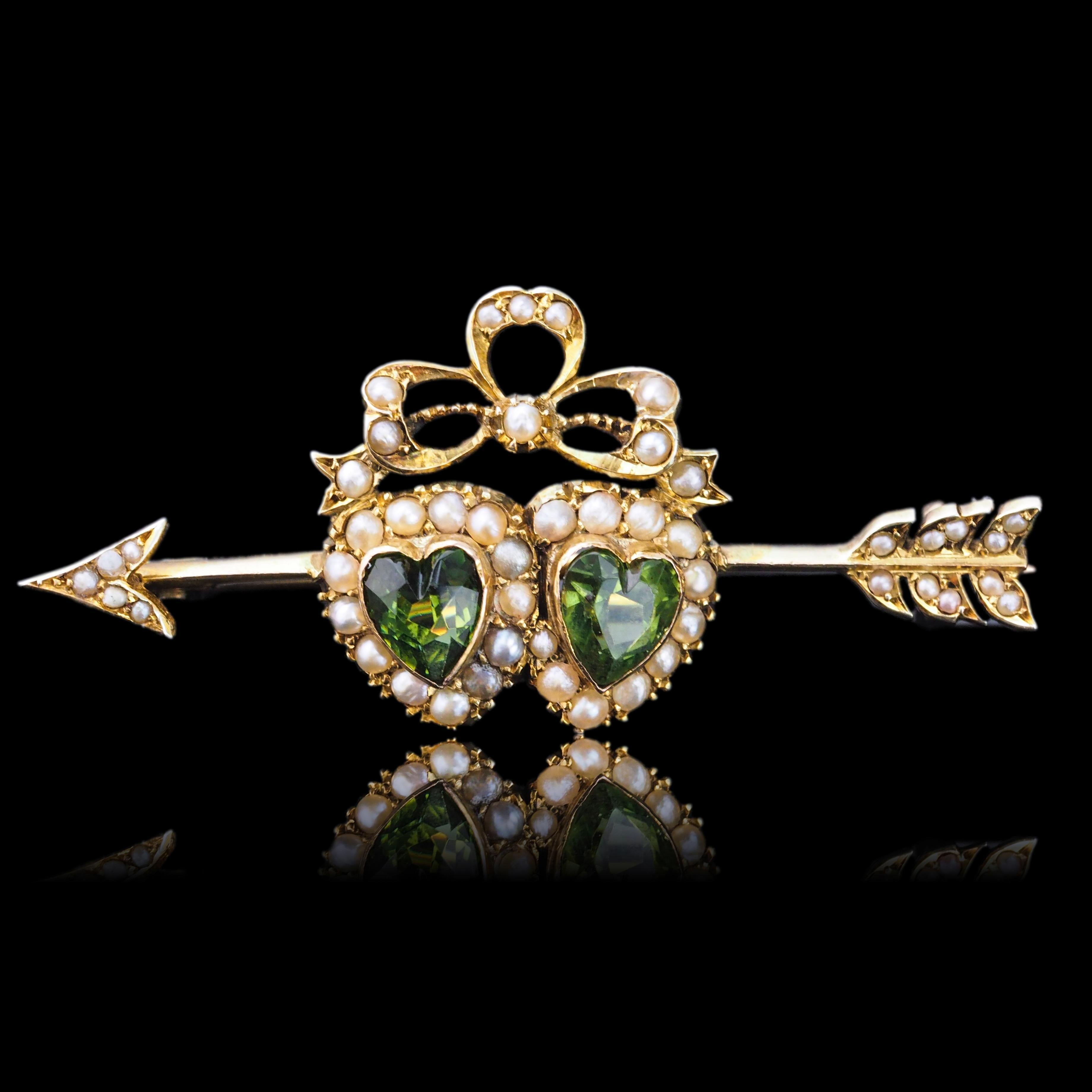 Antiguo Broche Victoriano Flecha Corazón Gemelo Peridoto y Perla Oro 9K - c.1900 en venta 12