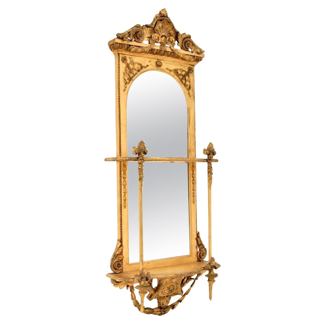Un antico specchio in legno dorato di epoca vittoriana assolutamente straordinario. Questo modello è stato realizzato in Inghilterra e risale al periodo 1840-1850 circa.

È di qualità incredibilmente pregiata, è bello e sottile e ha due ripiani