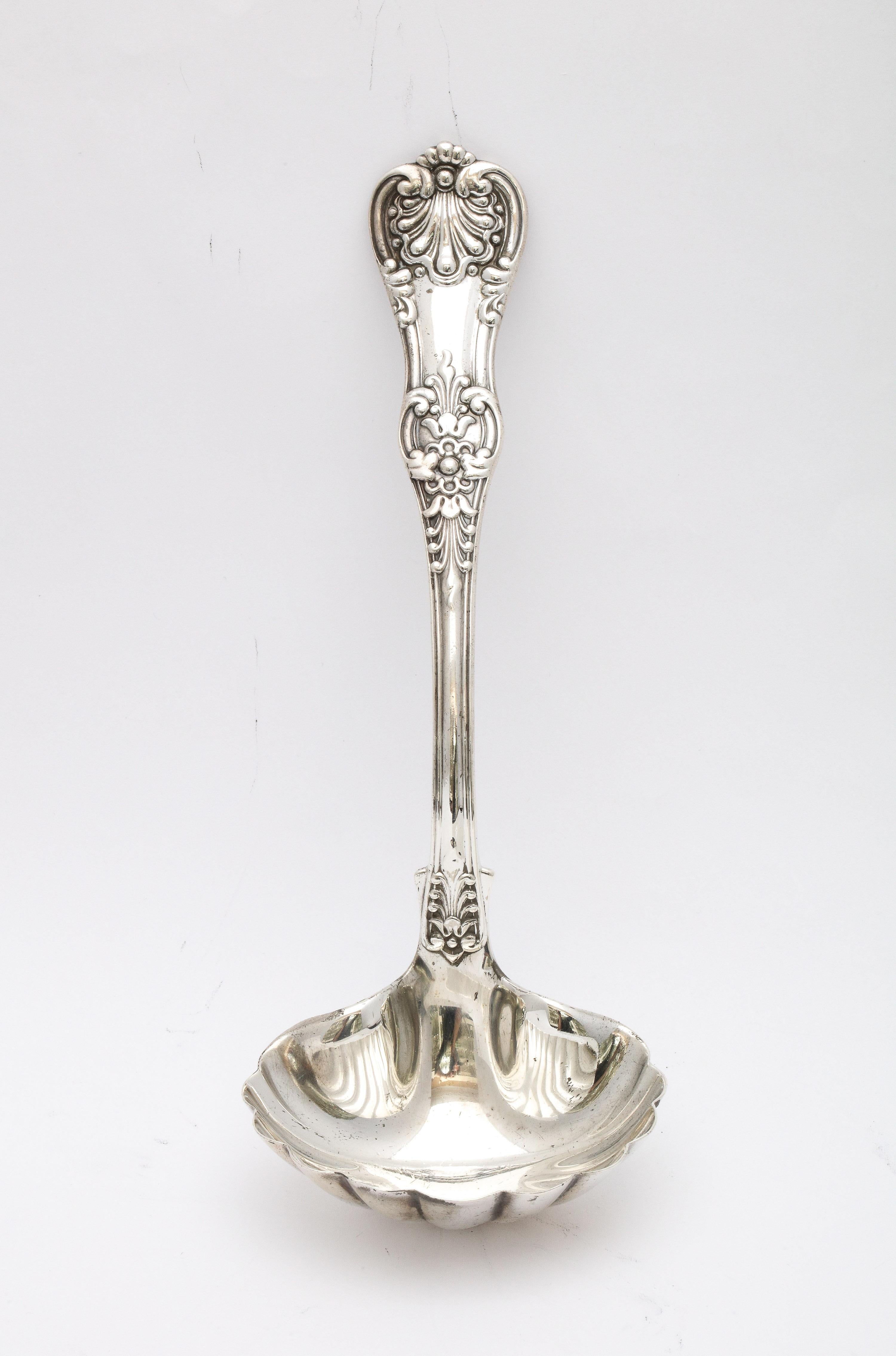 Antique Victorian Period Sterling Silver Tiffany English King Sauce Ladle In Good Condition For Sale In New York, NY