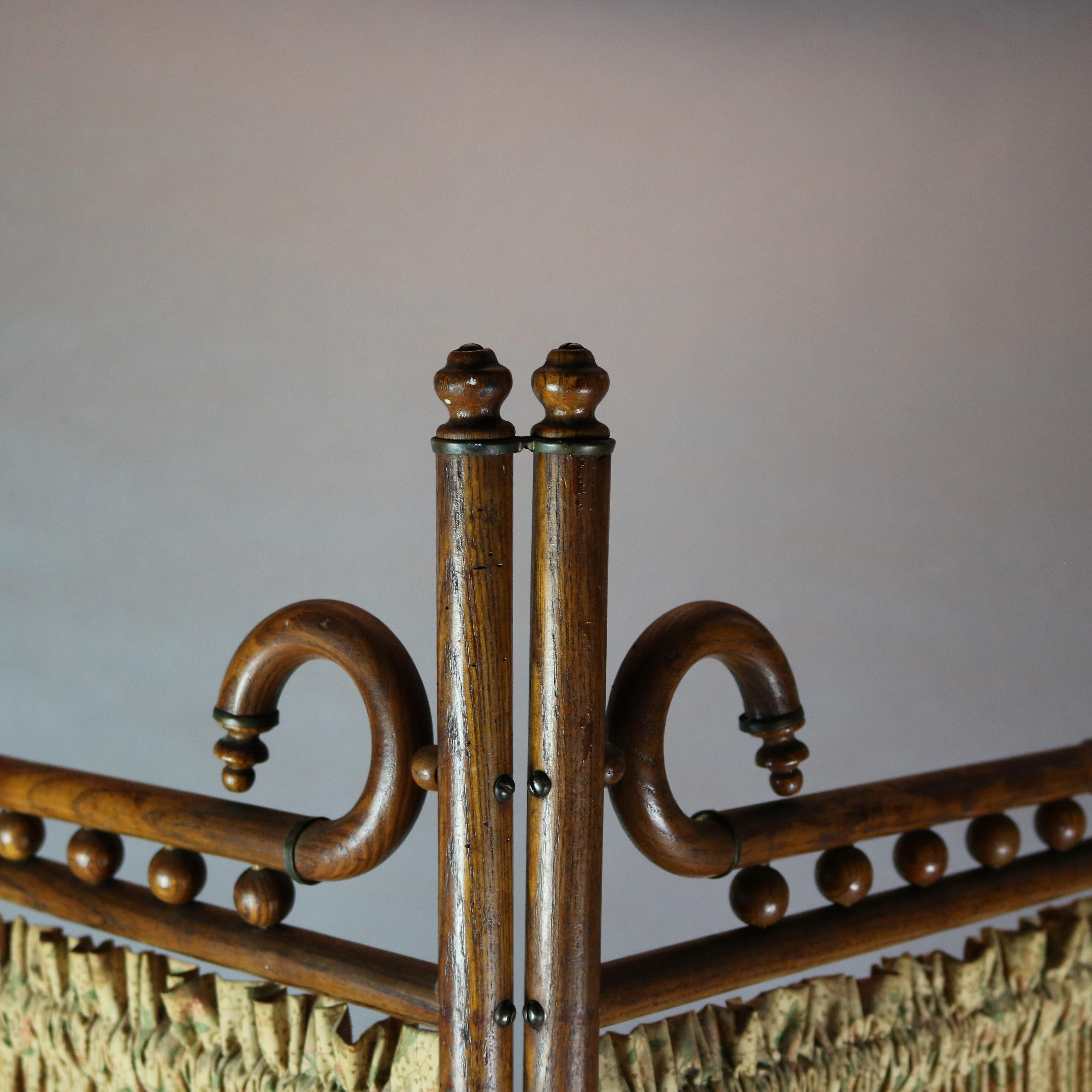 Antique Victorian Petite 2-Panel Oak Stick & Ball Child's Dressing Screen, C1890 In Good Condition In Big Flats, NY