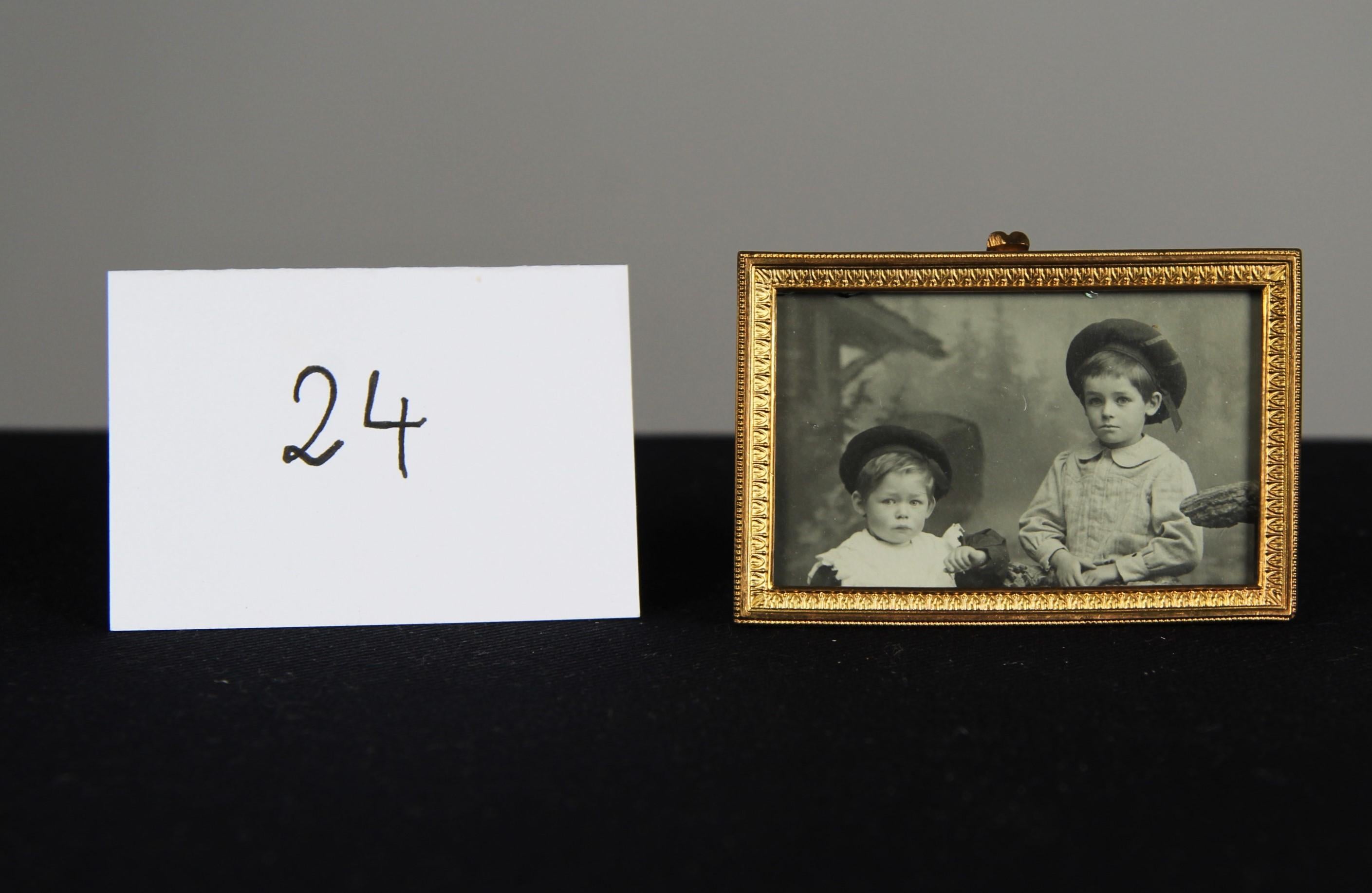 Marco de fotos antiguo victoriano, marco de fotos de latón, Francia, década de 1880, 7 x 4 cm Victoriano en venta