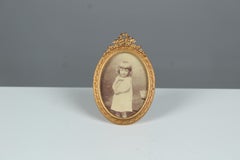 Marco Victoriano Antiguo, Bronce Dorado, Francia, Década de 1880, 5 x 6 cm