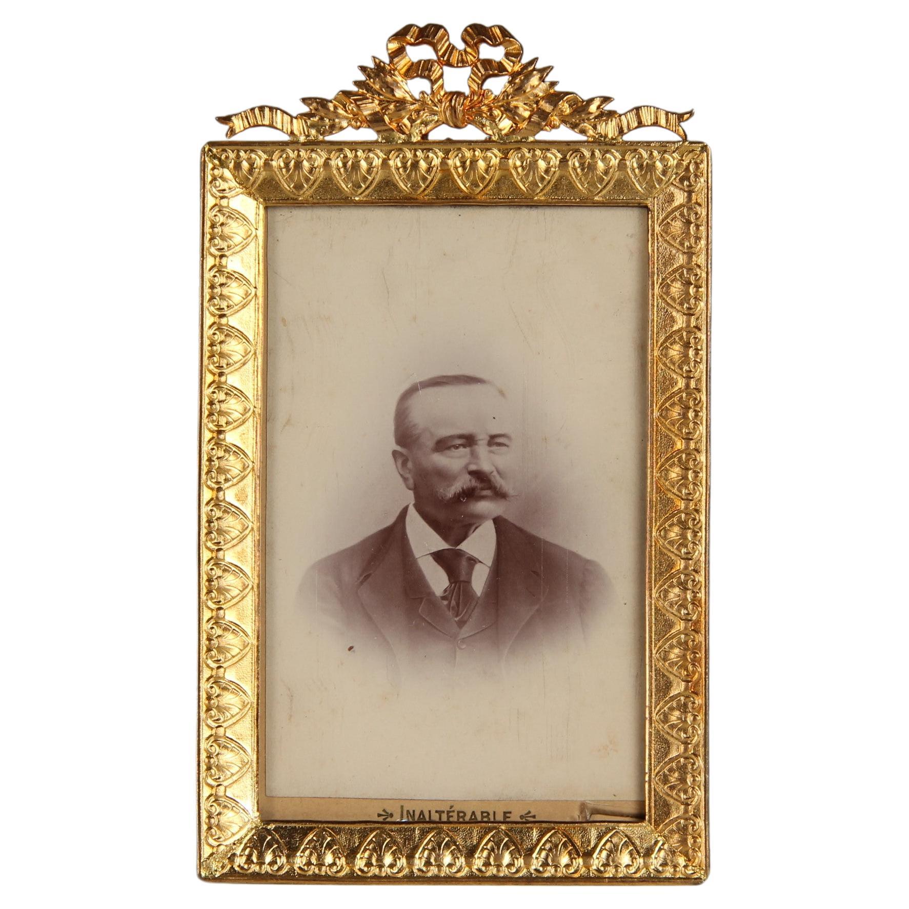 Marco Victoriano Antiguo, Bronce Dorado, Francia, Década de 1880, 6 x 9 cm