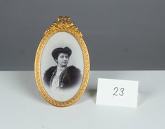 Marco Victoriano Antiguo, Bronce Dorado, Francia, Década de 1880, 8 x 13 cm