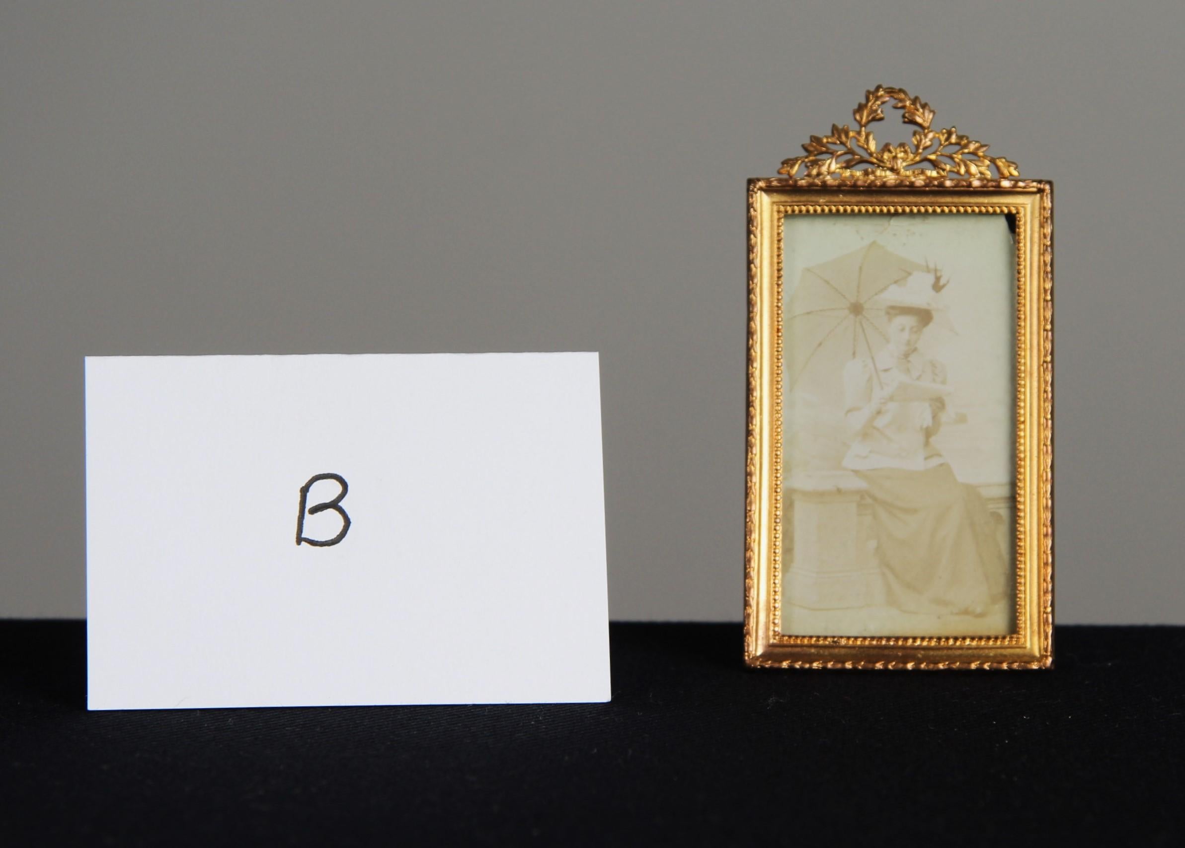 XIXe siècle Cadre photo victorien ancien, France, années 1880, 4 x 6 cm en vente
