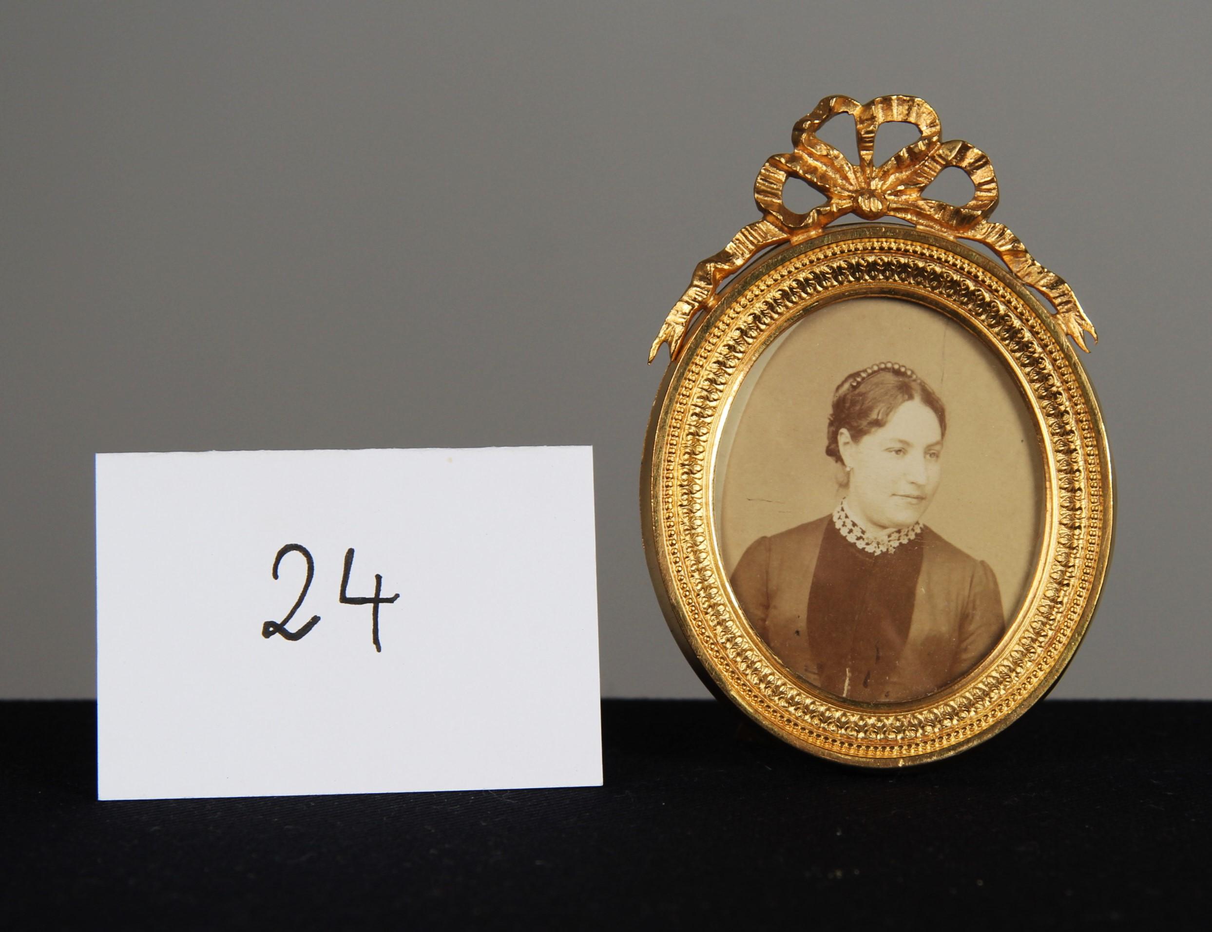 Cadre photo victorien ancien, France, années 1880, 5 x 6 cm Bon état - En vente à Greven, DE