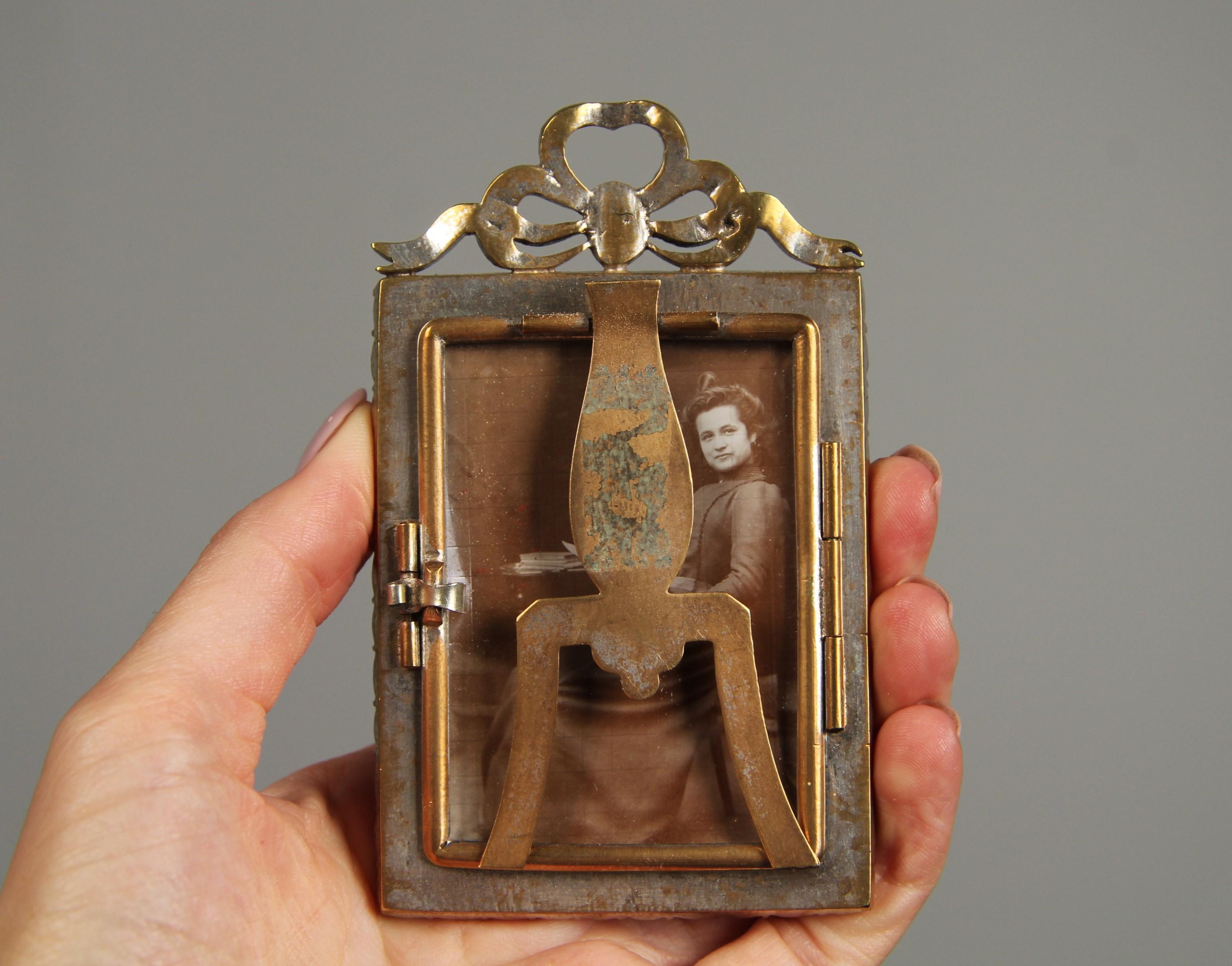 Antique Victorian Picture Frame, Gemstone Photo Frame, France, 1880s, 4 x 6 cm In Good Condition In Greven, DE