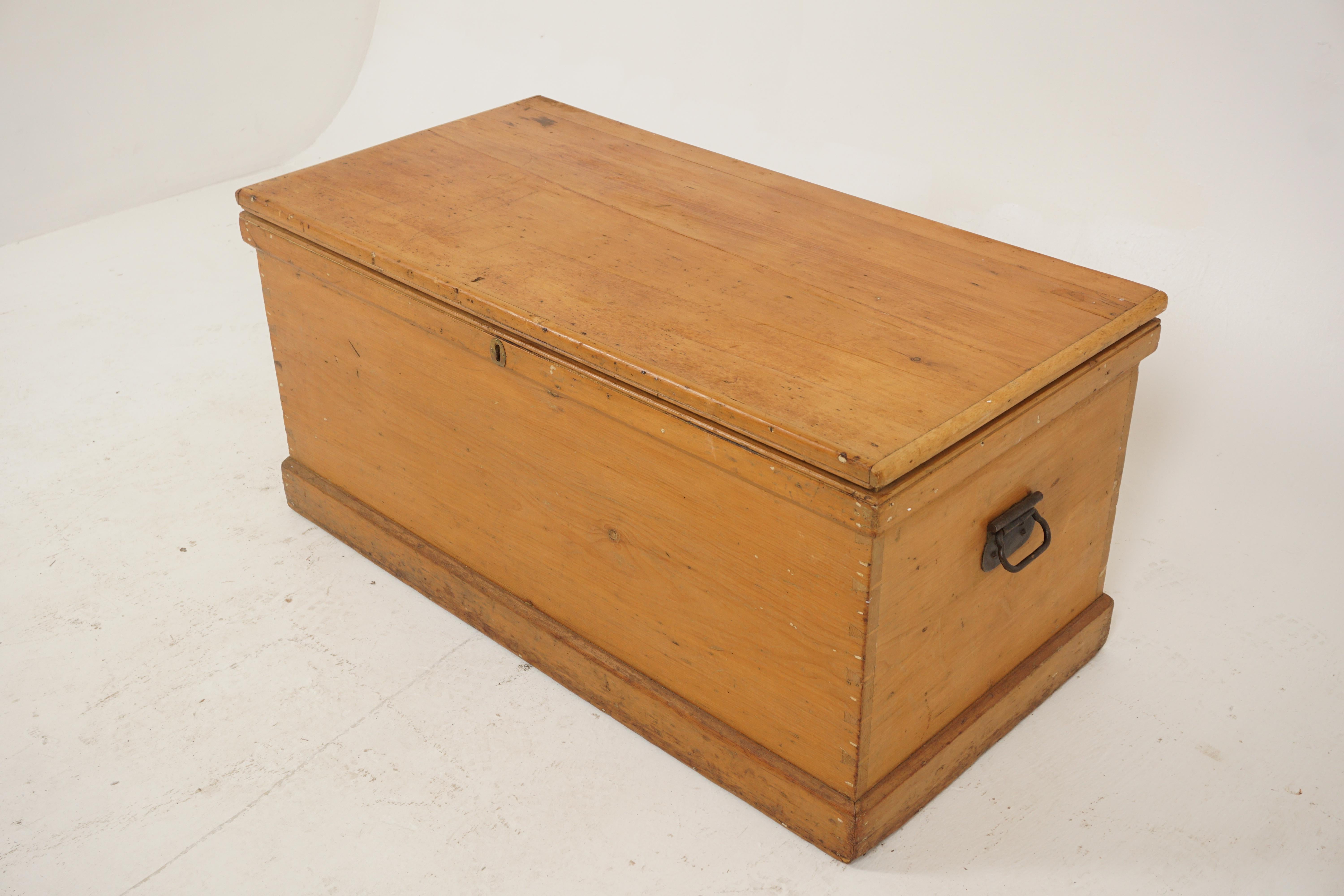 Antique Victorian pine blanket box, coffee table, trunk, Scotland 1890, B2676

Scotland 1890
Solid Pine
Original finish
Rectangular top
All around dovetailed construction
Top opens to reveal candle box and a pair of drawers
Original strap