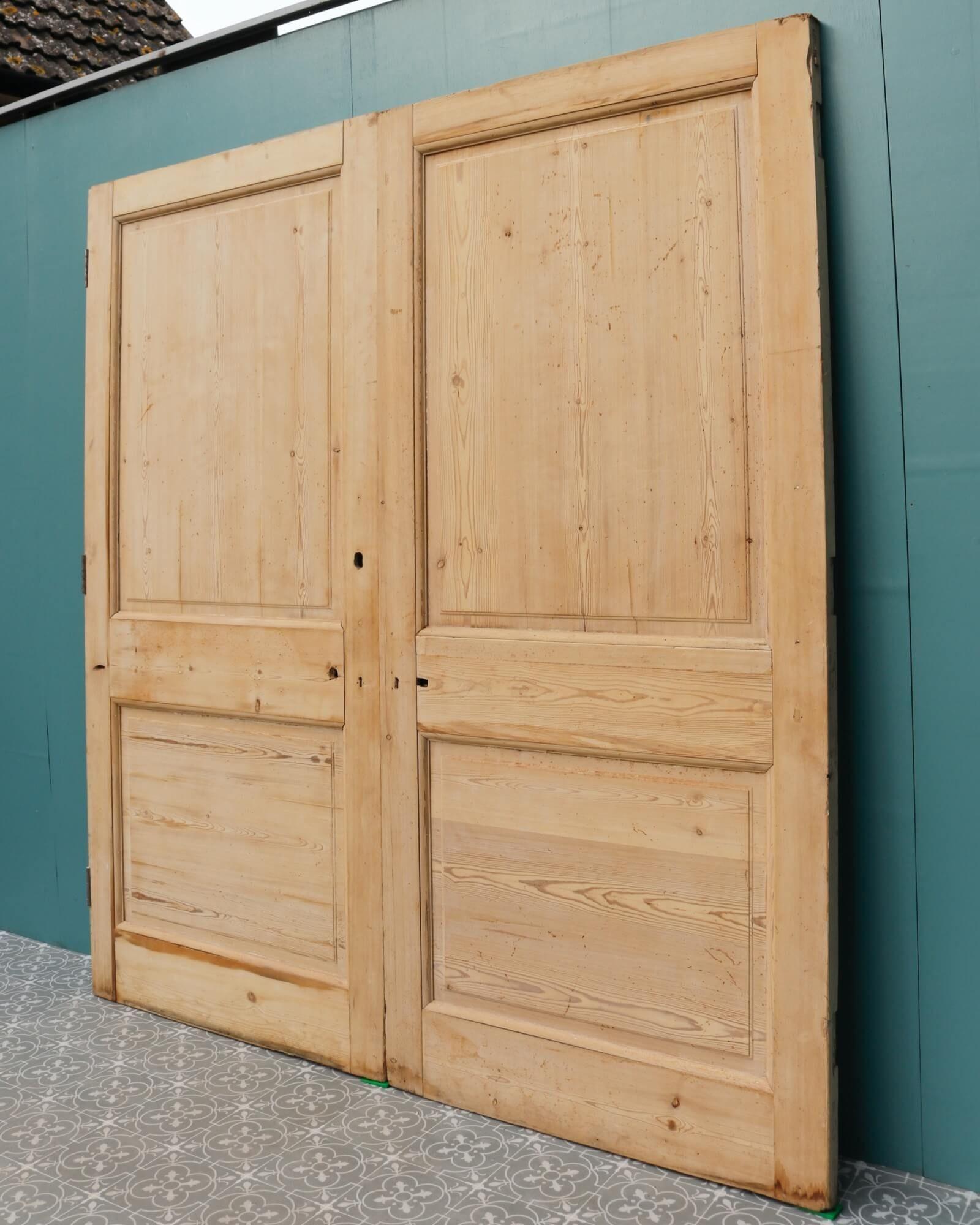 Antique Victorian Pine Internal Double Doors In Fair Condition For Sale In Wormelow, Herefordshire