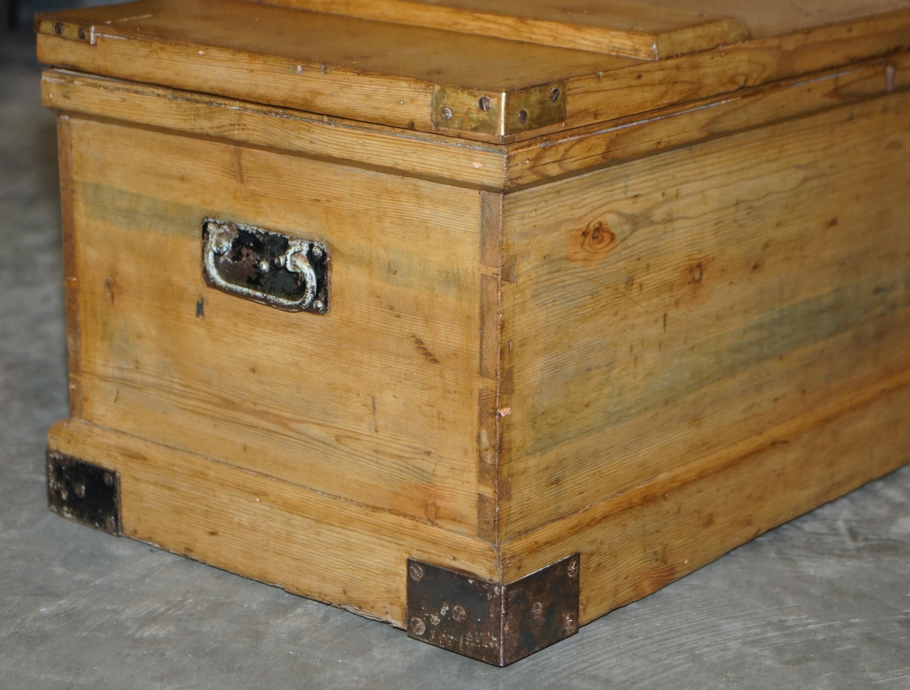 Antique Victorian Pine Military Campaign Blanket Box Chest Trunk Coffee Table en vente 3