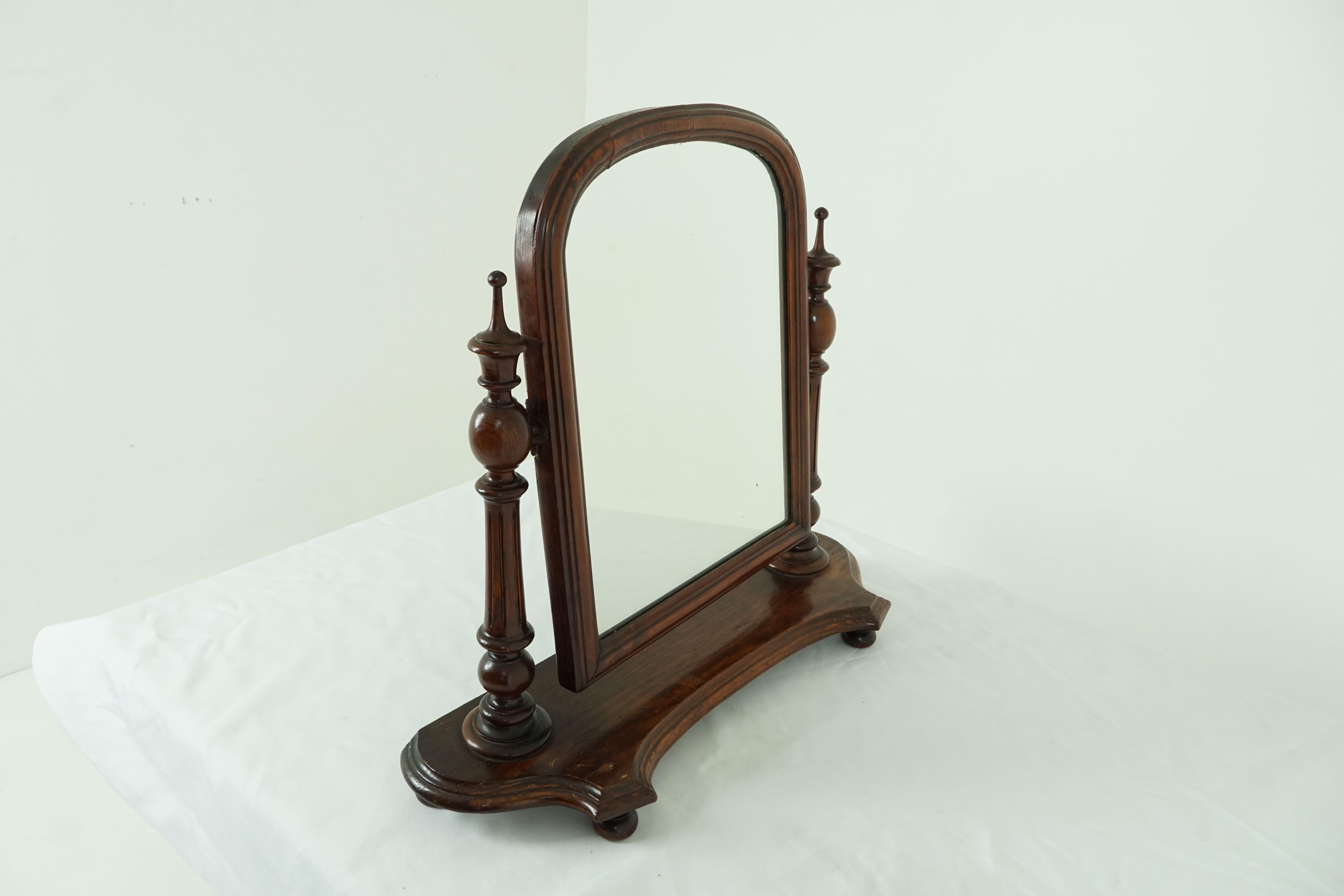 Antique Victorian pitch pine dressing table mirror on stand, antique furniture, Scotland, 1870, 1774

Scotland 1870
Solid pitch pine
Original finish
Dome top framed mirror
Finely carved fluted supports
On a serpentine shaped base
And sitting