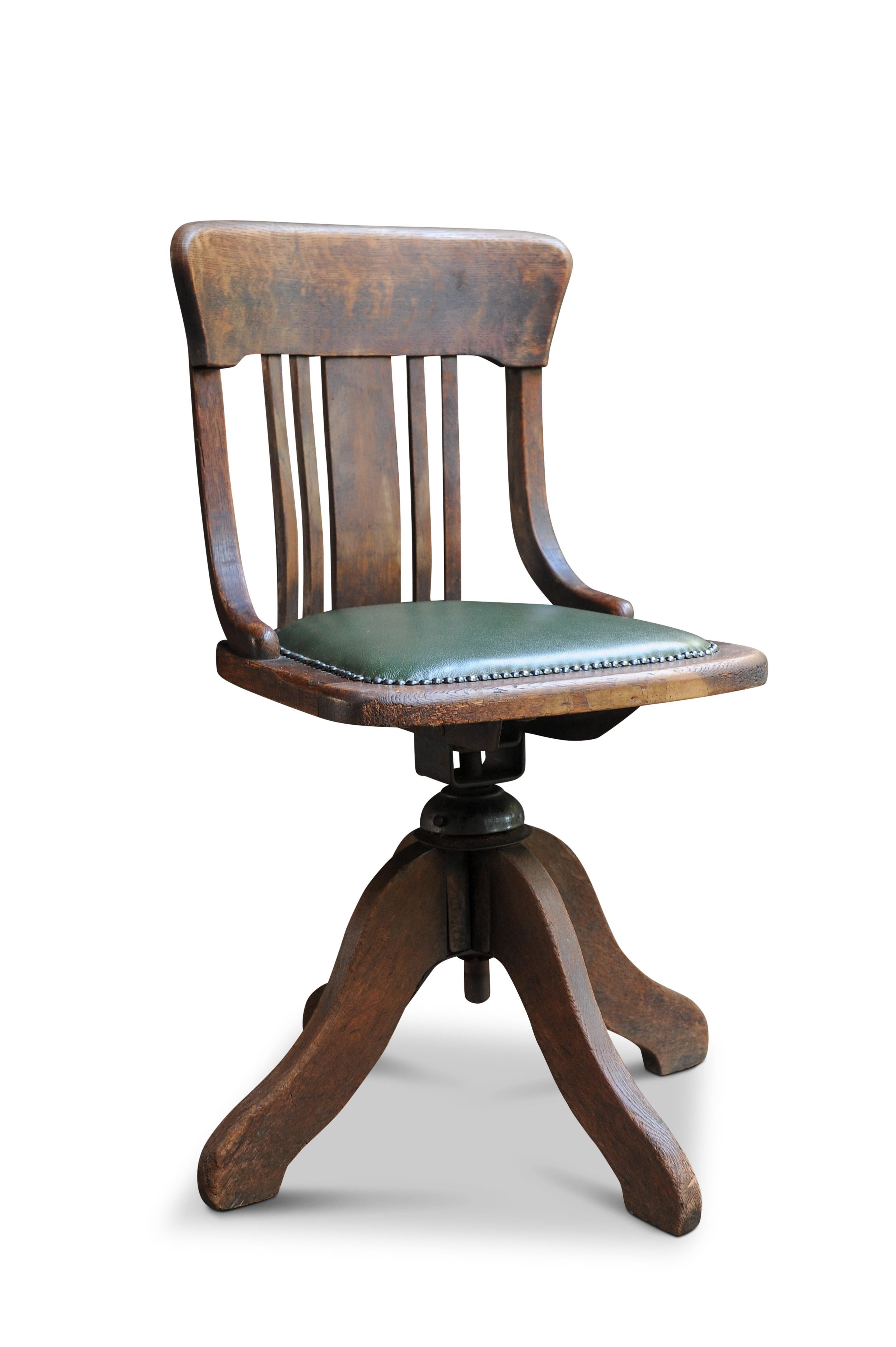 Antiker viktorianischer Bugholz-Drehstuhl aus poliertem Leder (Spätviktorianisch) im Angebot