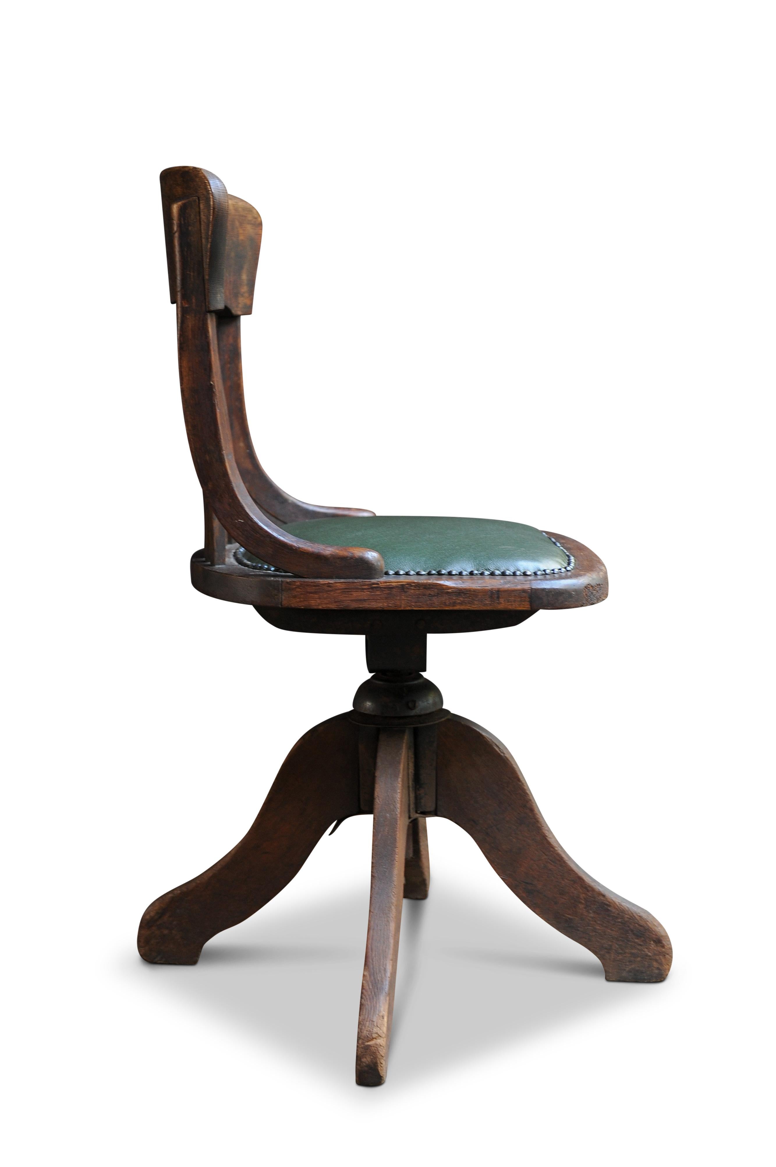 Antiker viktorianischer Bugholz-Drehstuhl aus poliertem Leder (19. Jahrhundert) im Angebot