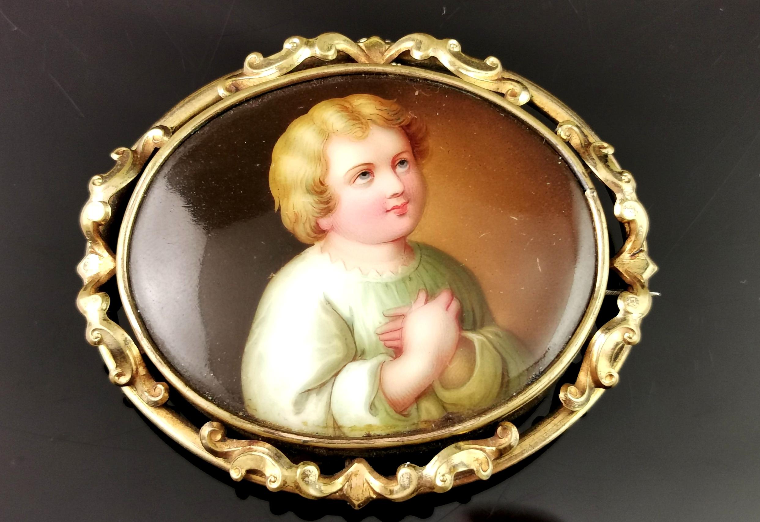 Broche portrait victorienne ancienne en céramique, peinte à la main  en vente 6