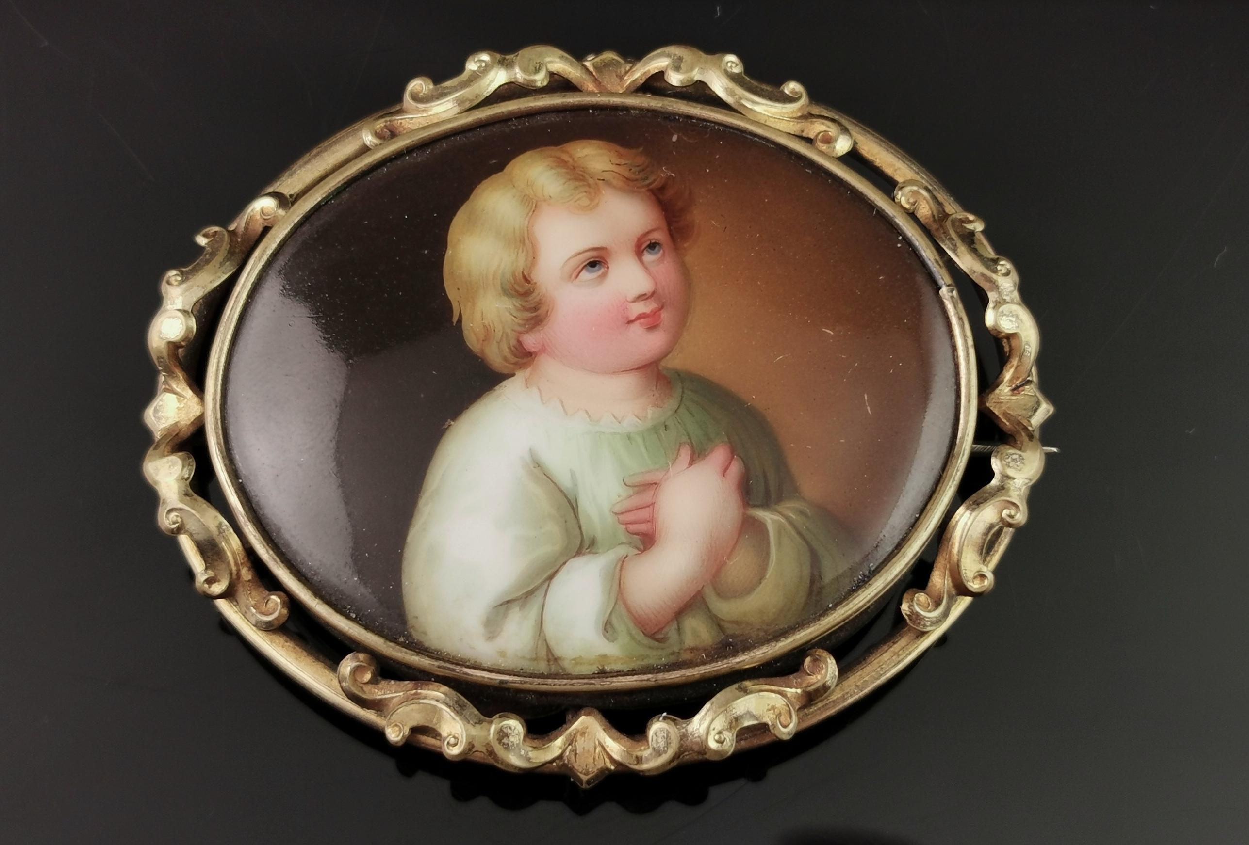 Broche portrait victorienne ancienne en céramique, peinte à la main  en vente 7