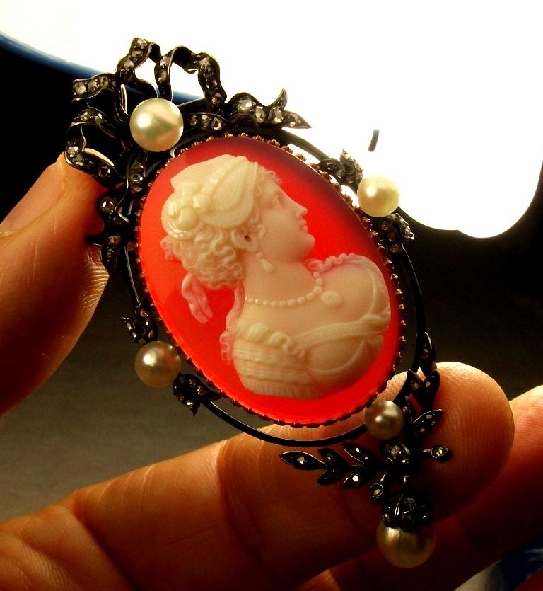Antique Victorian Portrait of a Lady Hard Stone Cameo Pendant For Sale 5