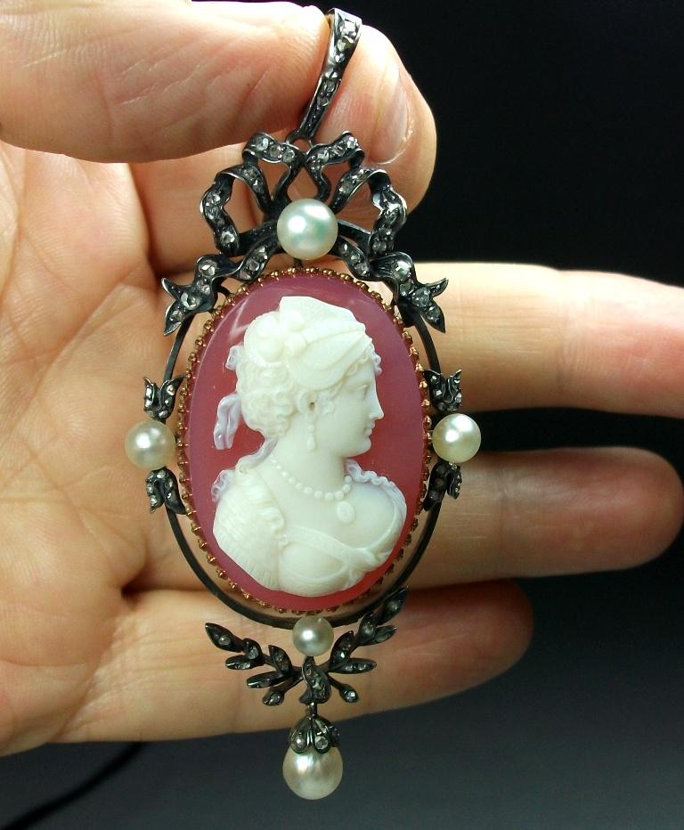 Oval Cut Antique Victorian Portrait of a Lady Hard Stone Cameo Pendant For Sale