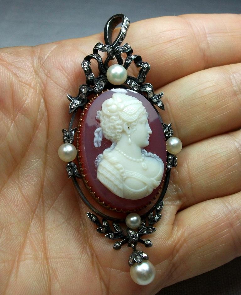 Antique Victorian Portrait of a Lady Hard Stone Cameo Pendant For Sale 1