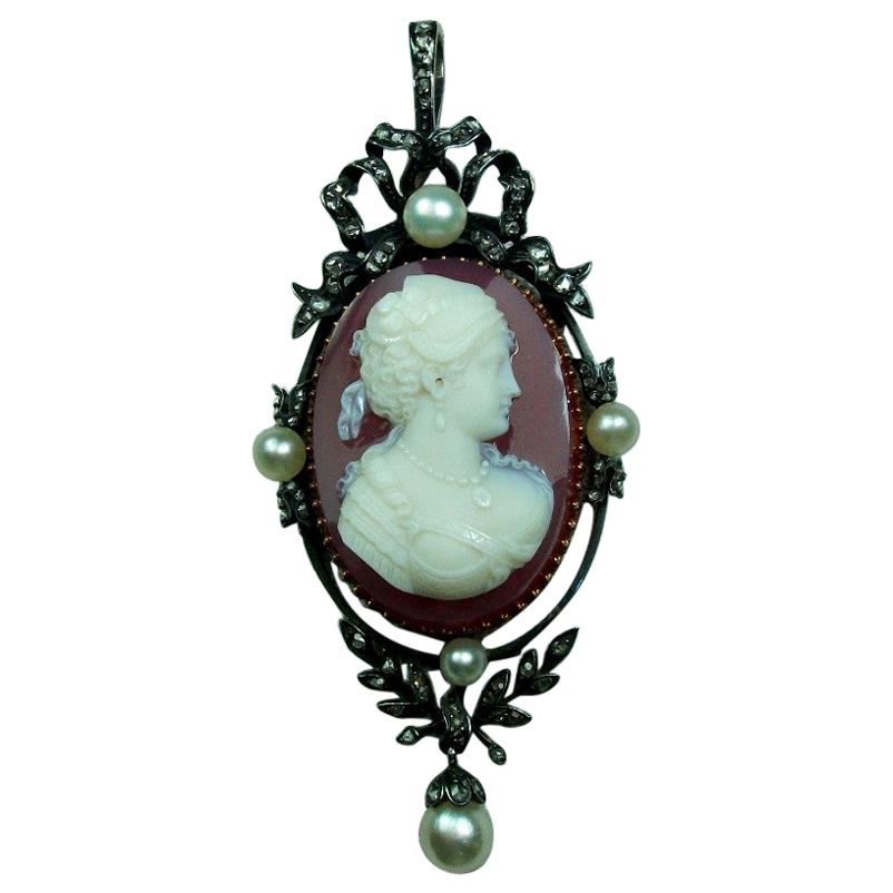 Antique Victorian Portrait of a Lady Hard Stone Cameo Pendant For Sale