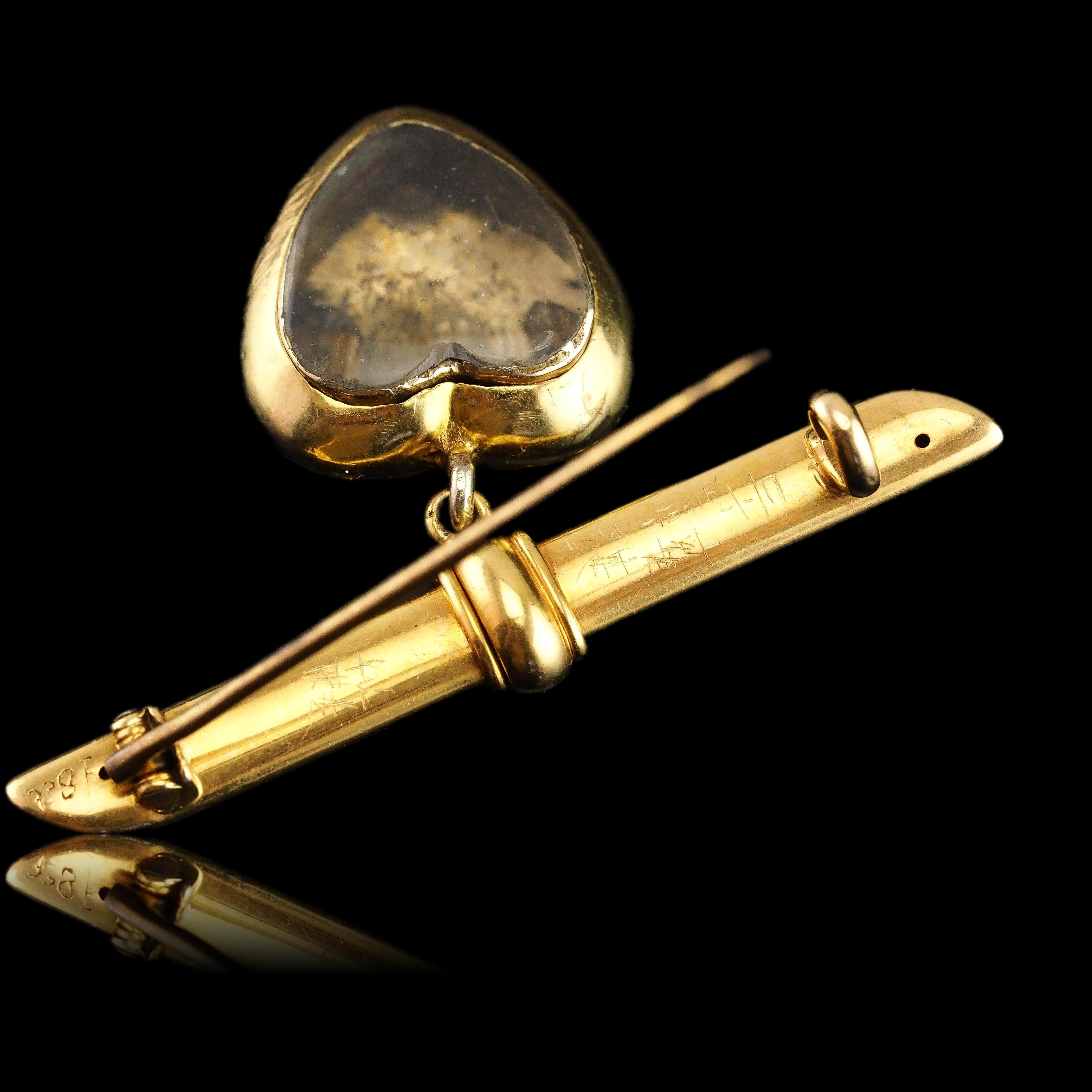 Antique Victorian 'Puffy' Heart Brooch 18K Gold with Wonderful Engravings c.1890 For Sale 6
