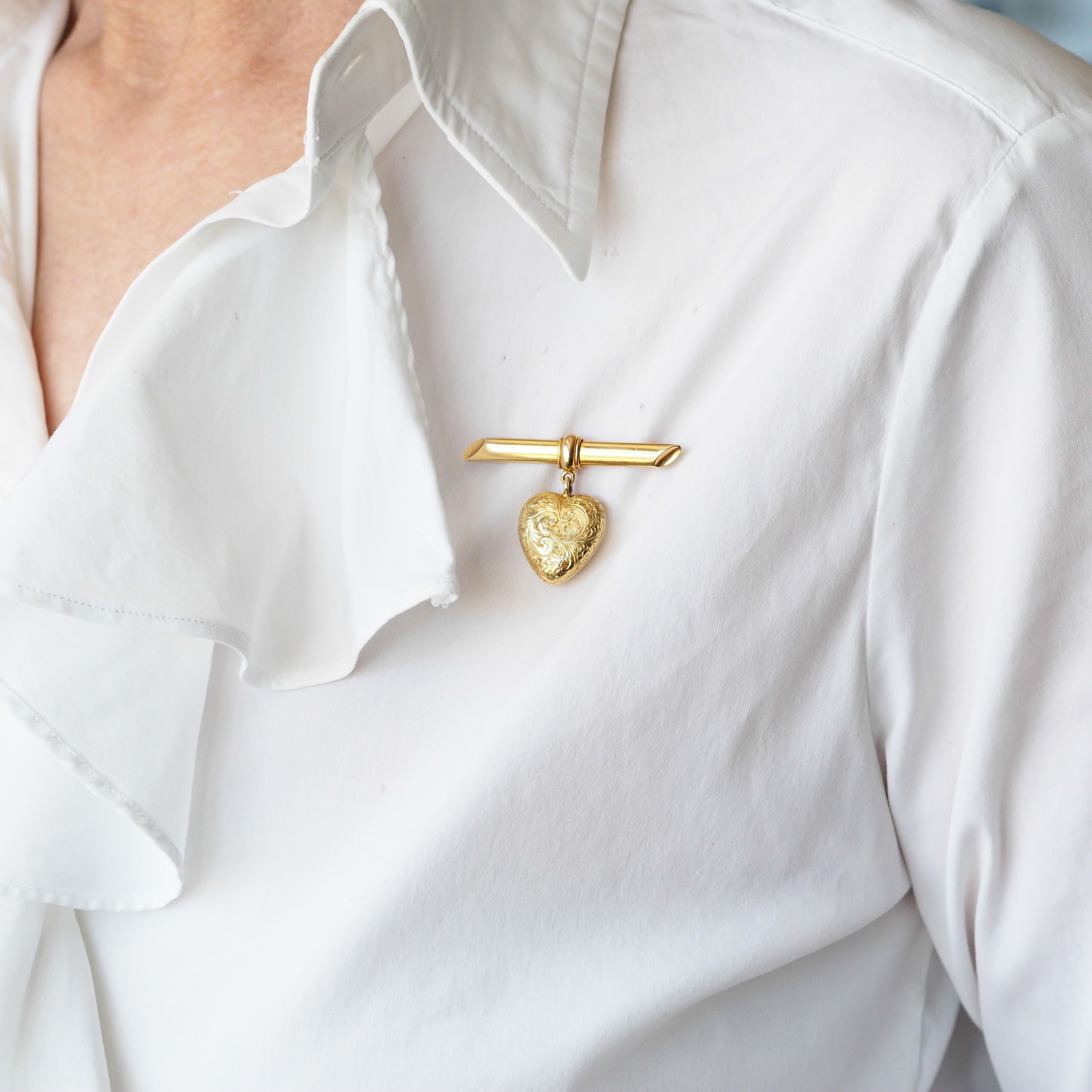 Antique Victorian 'Puffy' Heart Brooch 18K Gold with Wonderful Engravings c.1890 For Sale 8