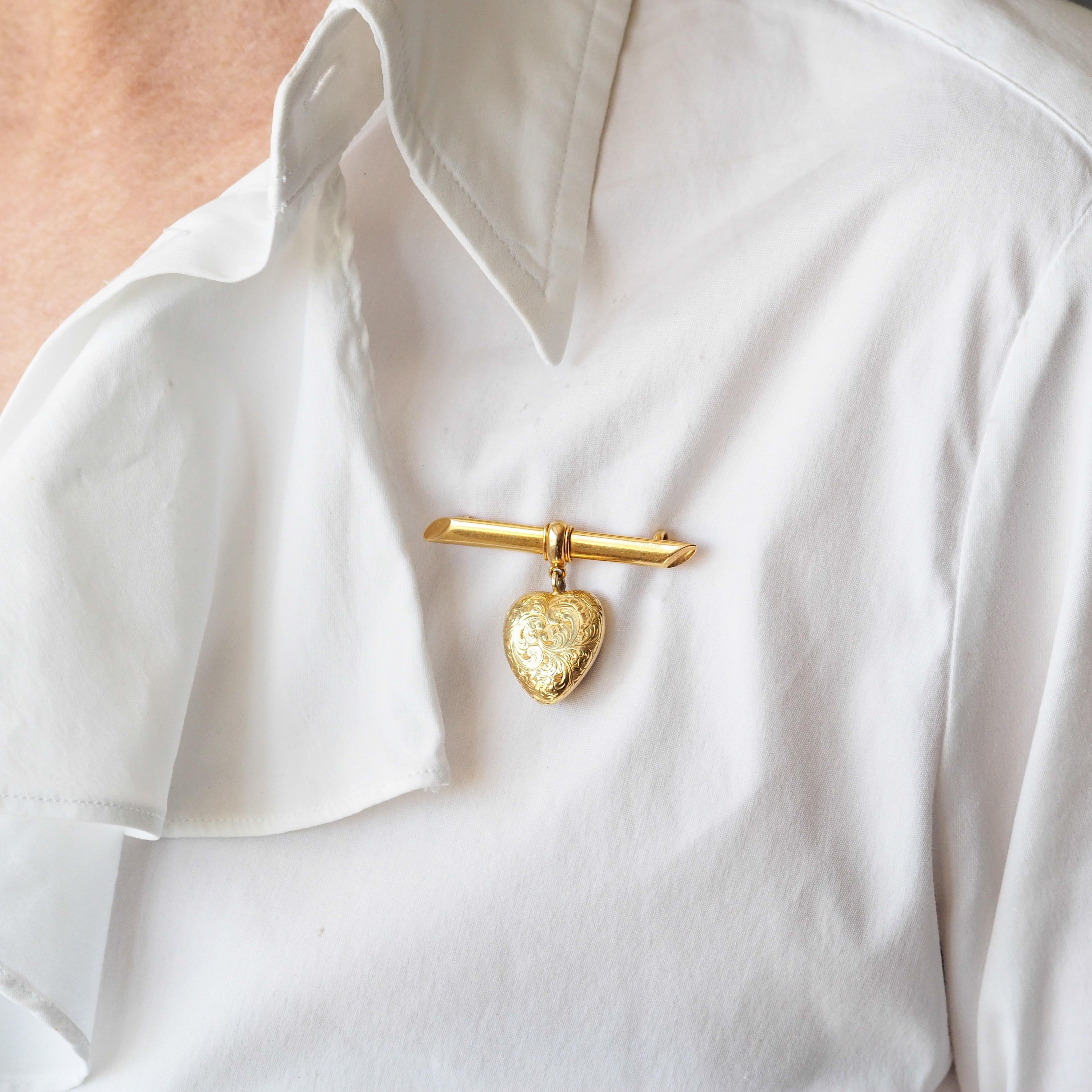Antique Victorian 'Puffy' Heart Brooch 18K Gold with Wonderful Engravings c.1890 For Sale 11