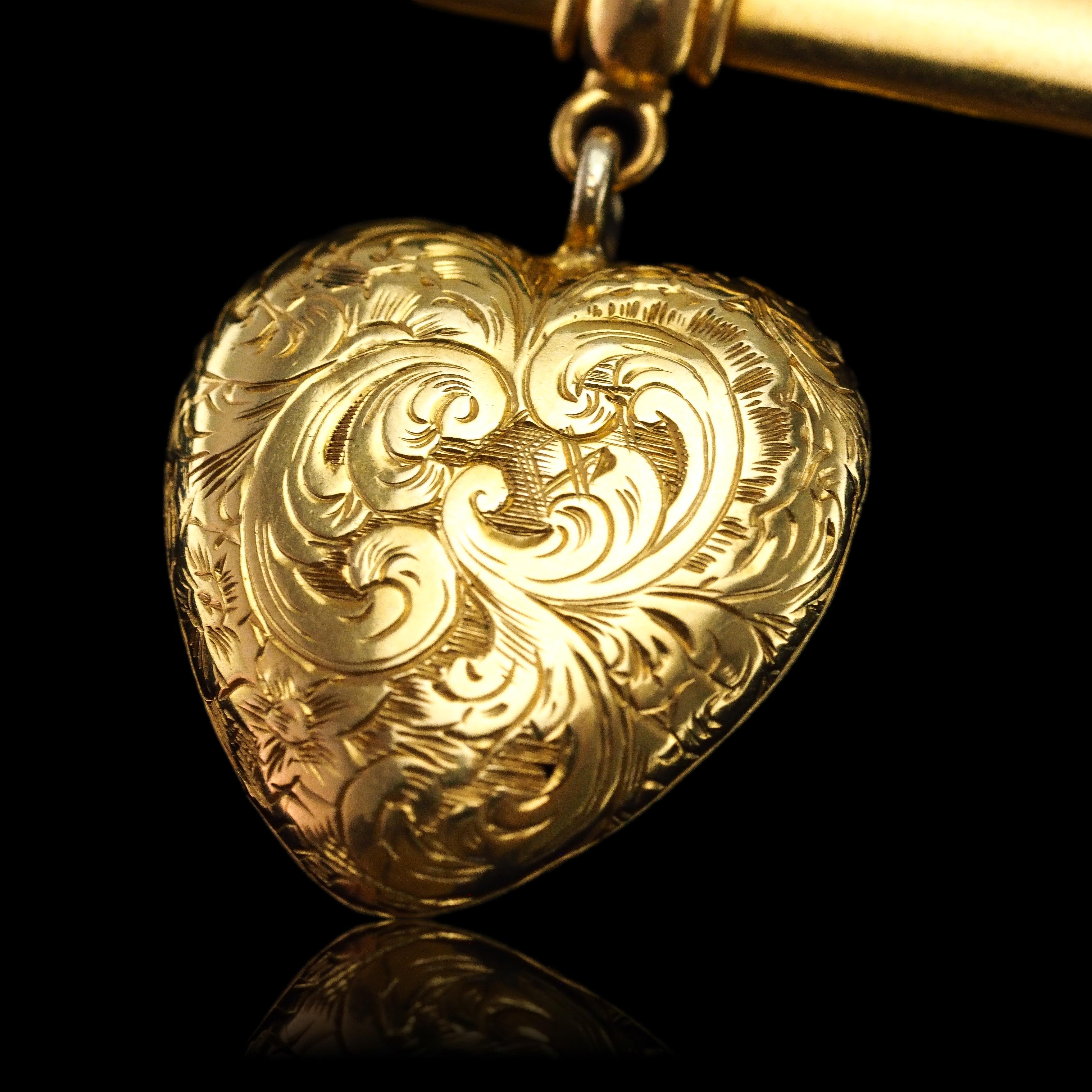 Antique Victorian 'Puffy' Heart Brooch 18K Gold with Wonderful Engravings c.1890 In Good Condition For Sale In London, GB