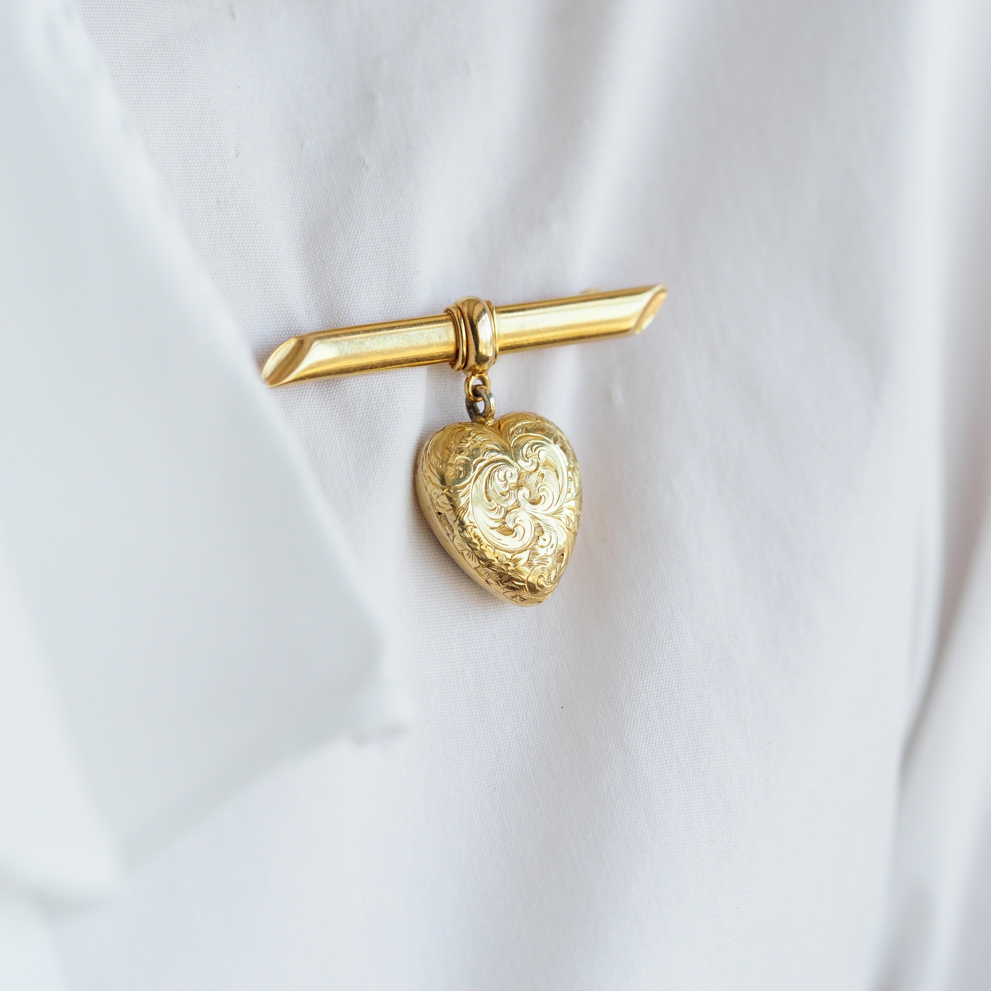 Antique Victorian 'Puffy' Heart Brooch 18K Gold with Wonderful Engravings c.1890 For Sale 1