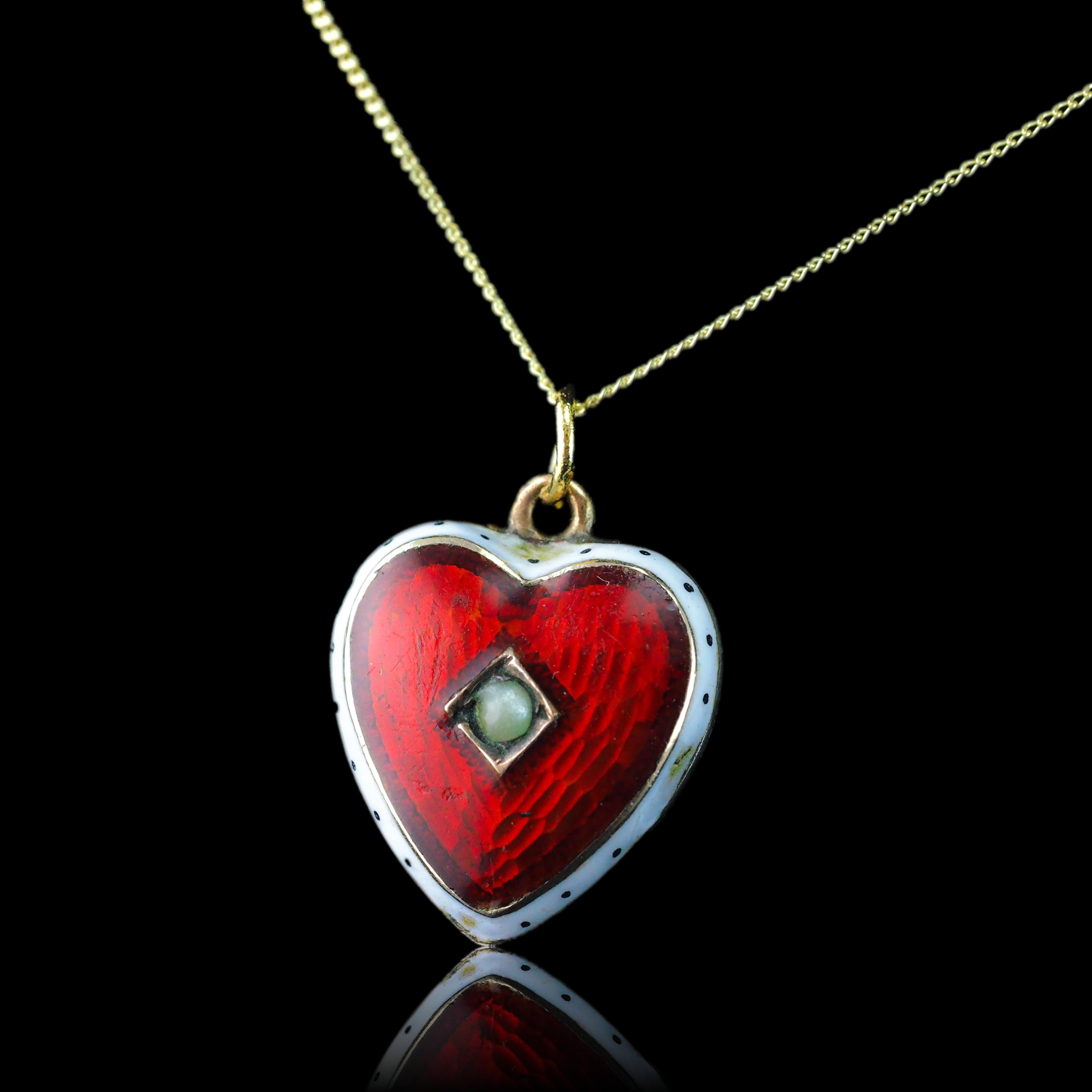 Collier pendentif victorien ancien en émail rouge et blanc 9 carats, c.1900 en vente 8