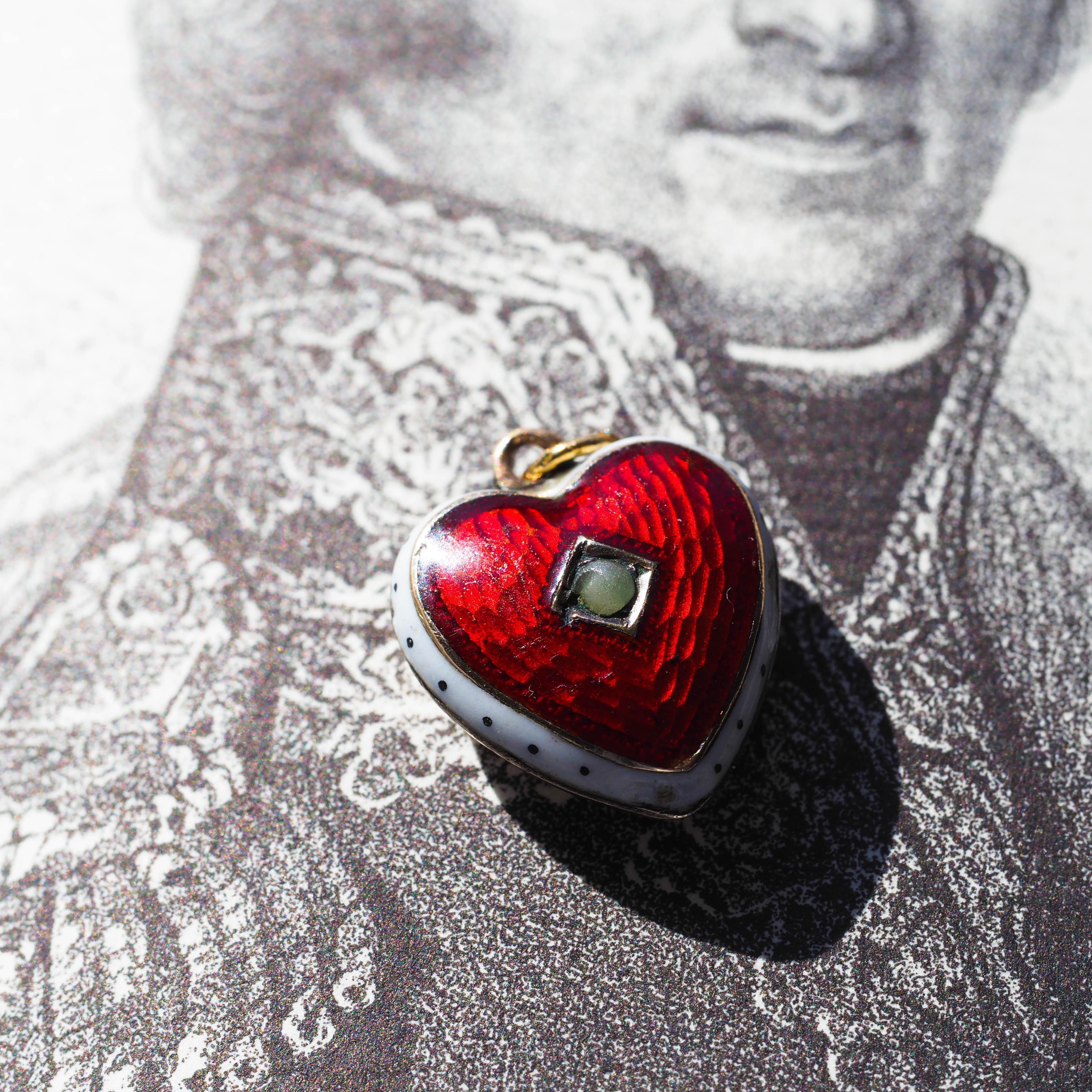 Collier pendentif victorien ancien en émail rouge et blanc 9 carats, c.1900 Pour femmes en vente