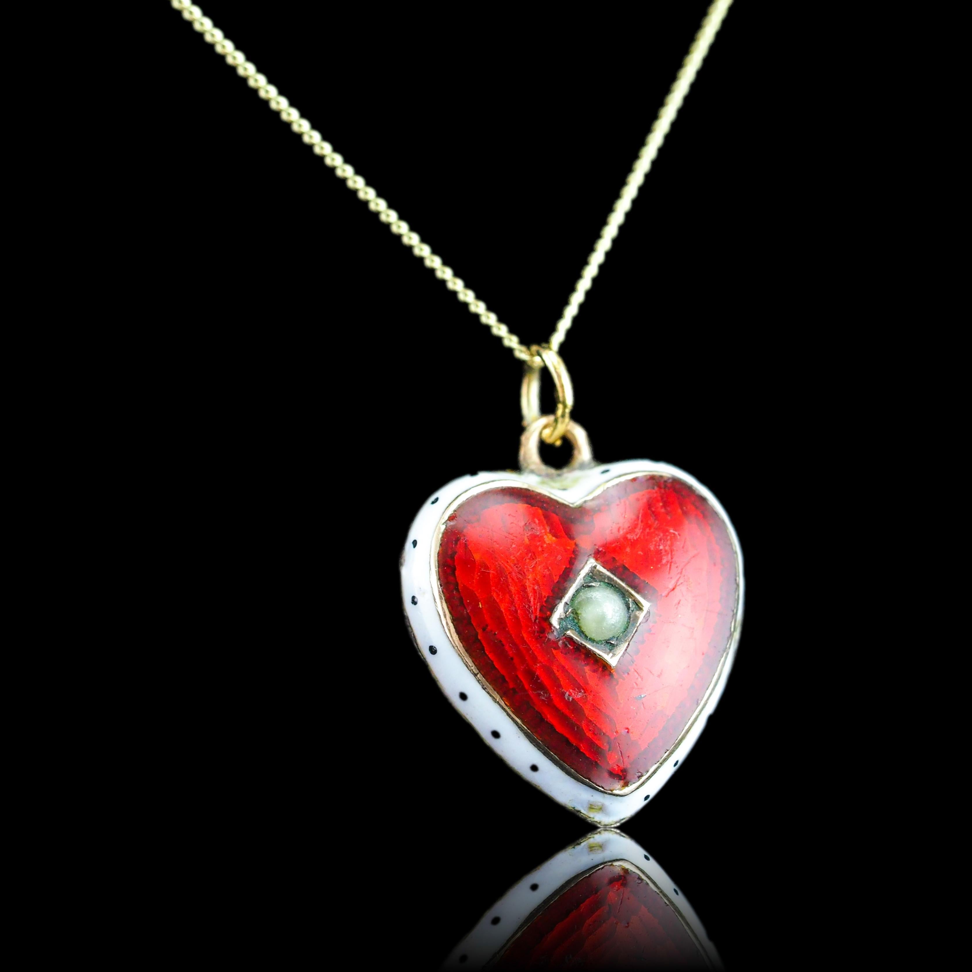 Collier pendentif victorien ancien en émail rouge et blanc 9 carats, c.1900 en vente 1